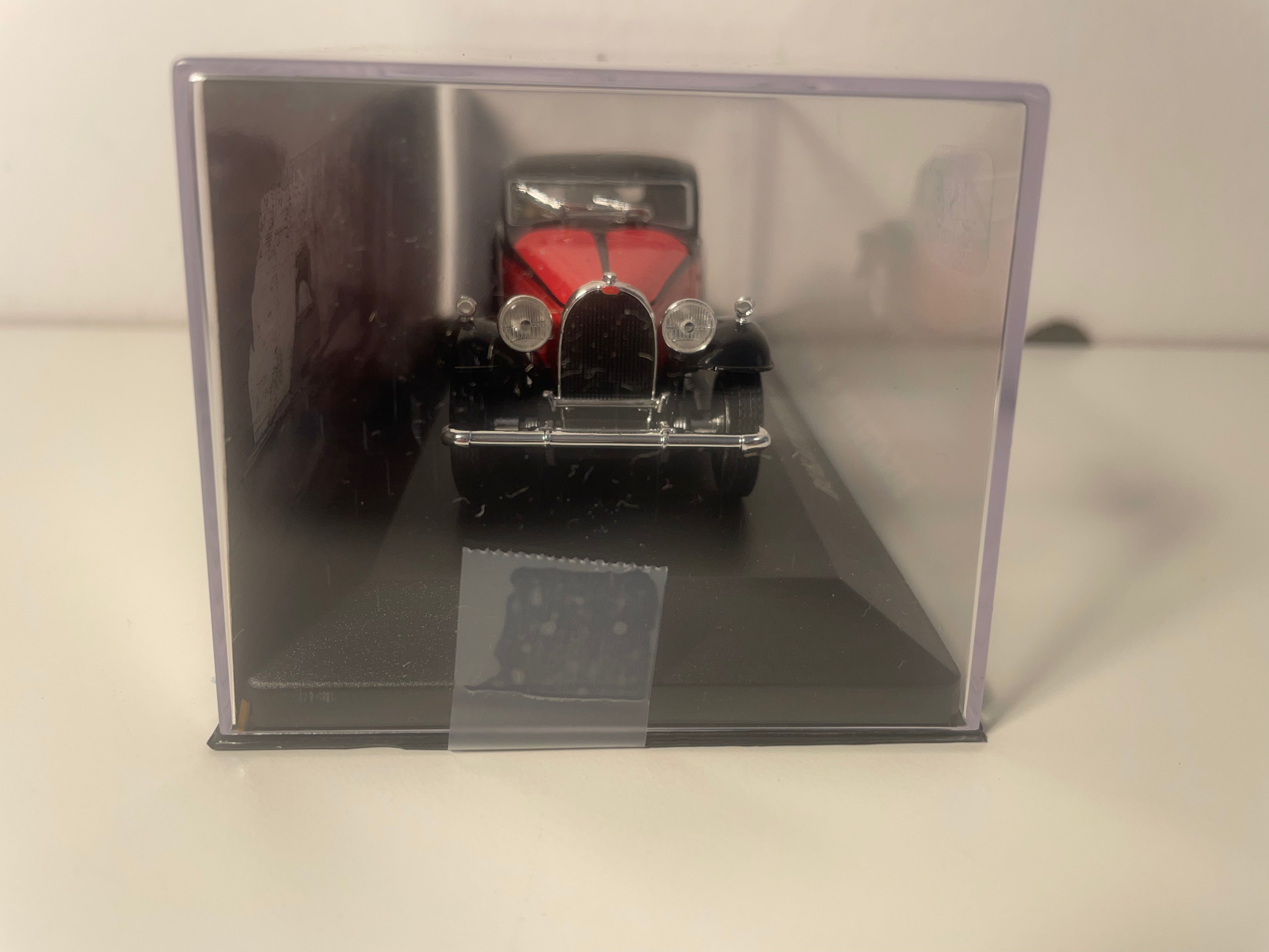 Bugatti Type 50 nera e rossa del 1932
