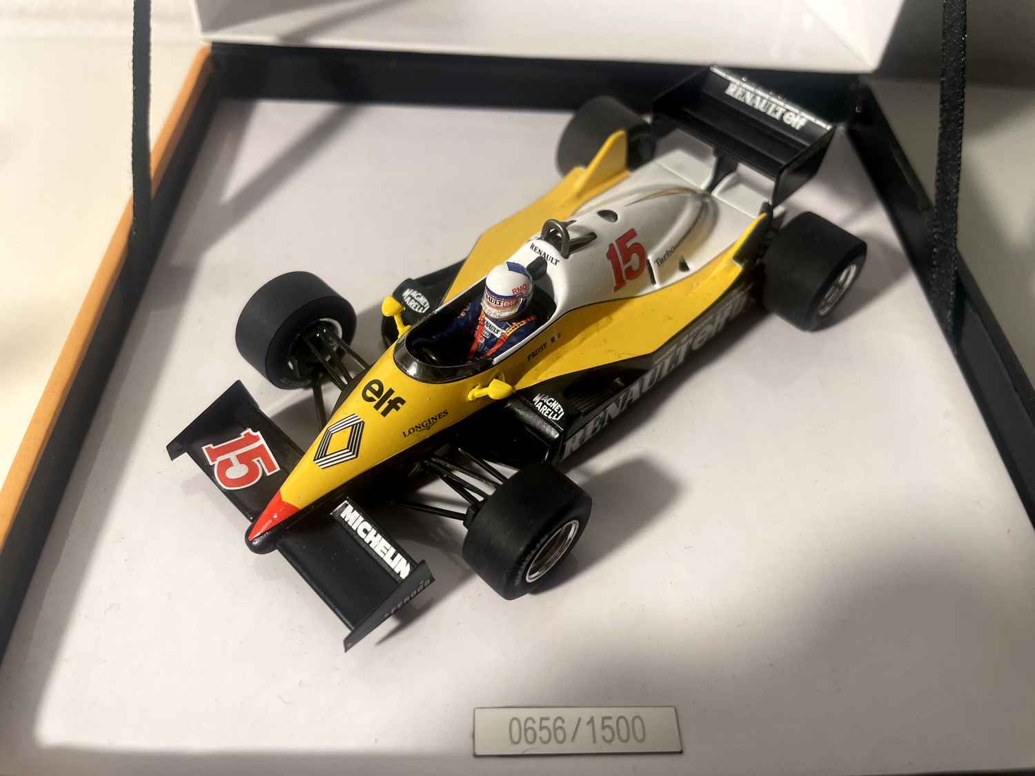 Renault F1 RE40 noire, jaune et blanche numéro 15 de 1983 - Formule 1 - Alain Prost (collection Spark) Edition limitée