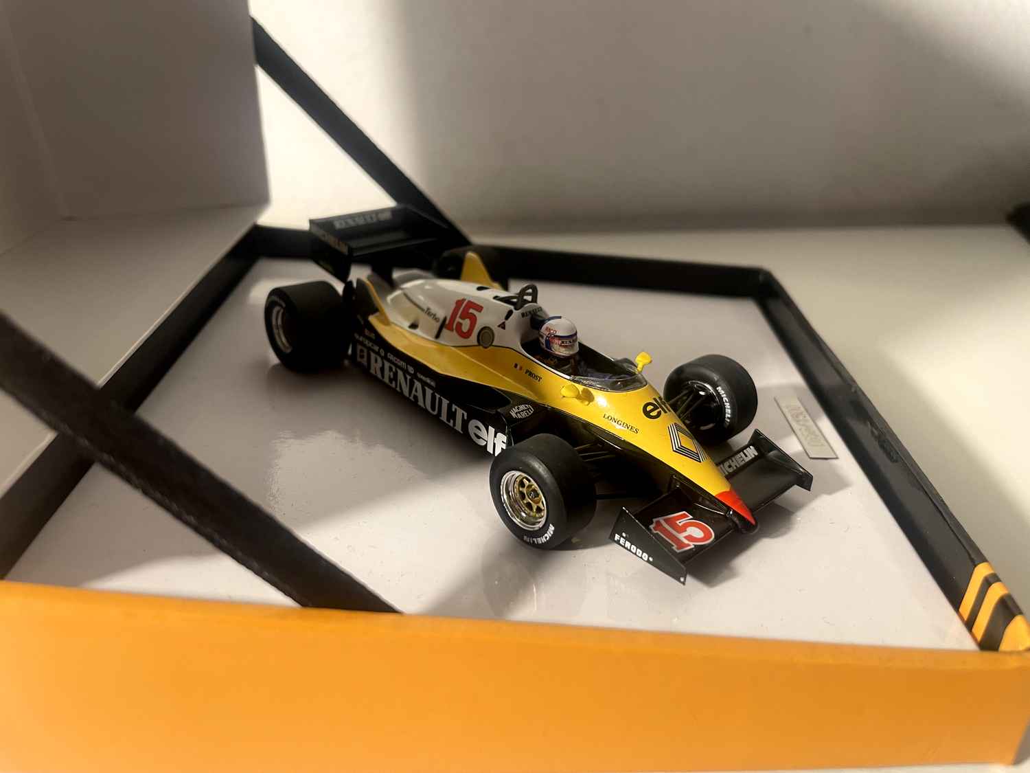 Renault F1 RE40 noire, jaune et blanche numéro 15 de 1983 - Formule 1 - Alain Prost (collection Spark) Edition limitée