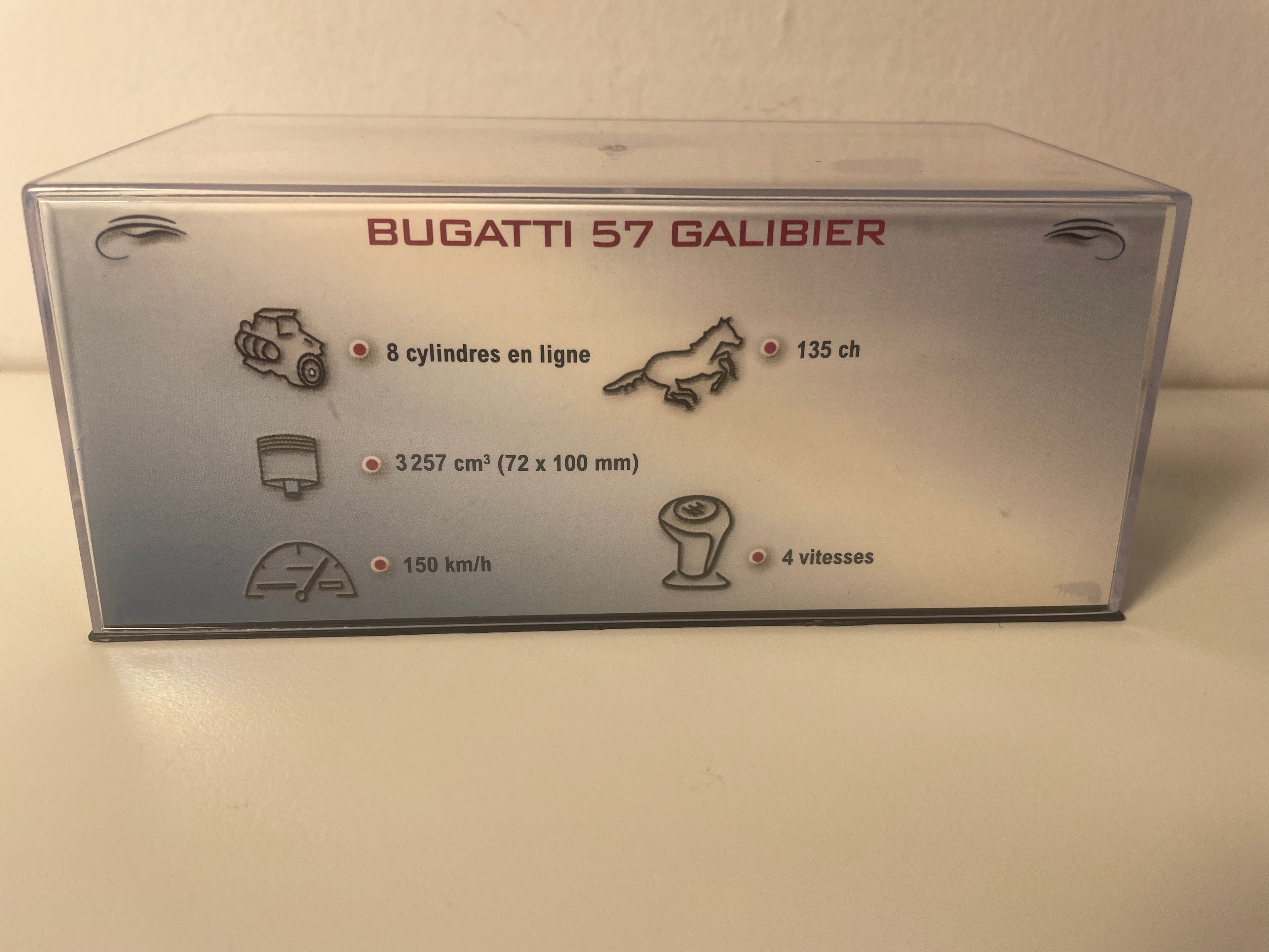 Bugatti 57 Galibier rossa e nera del 1939