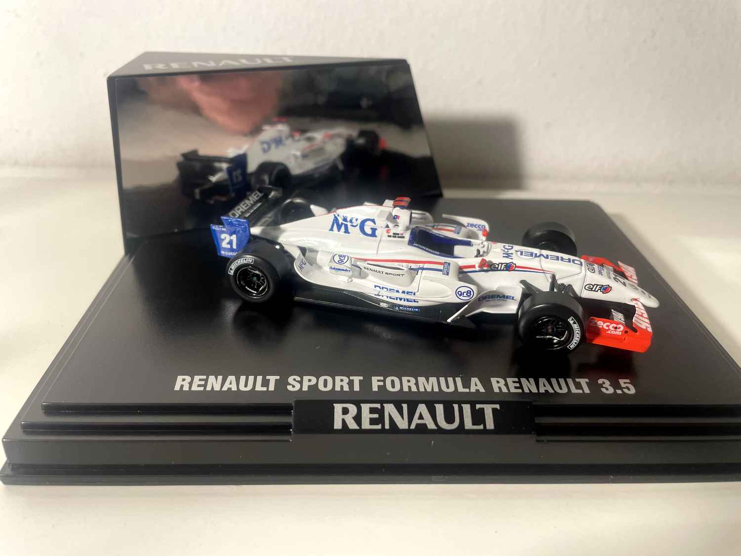Renault Sport Formula Renault 3.5 biały numer 21 - Norev