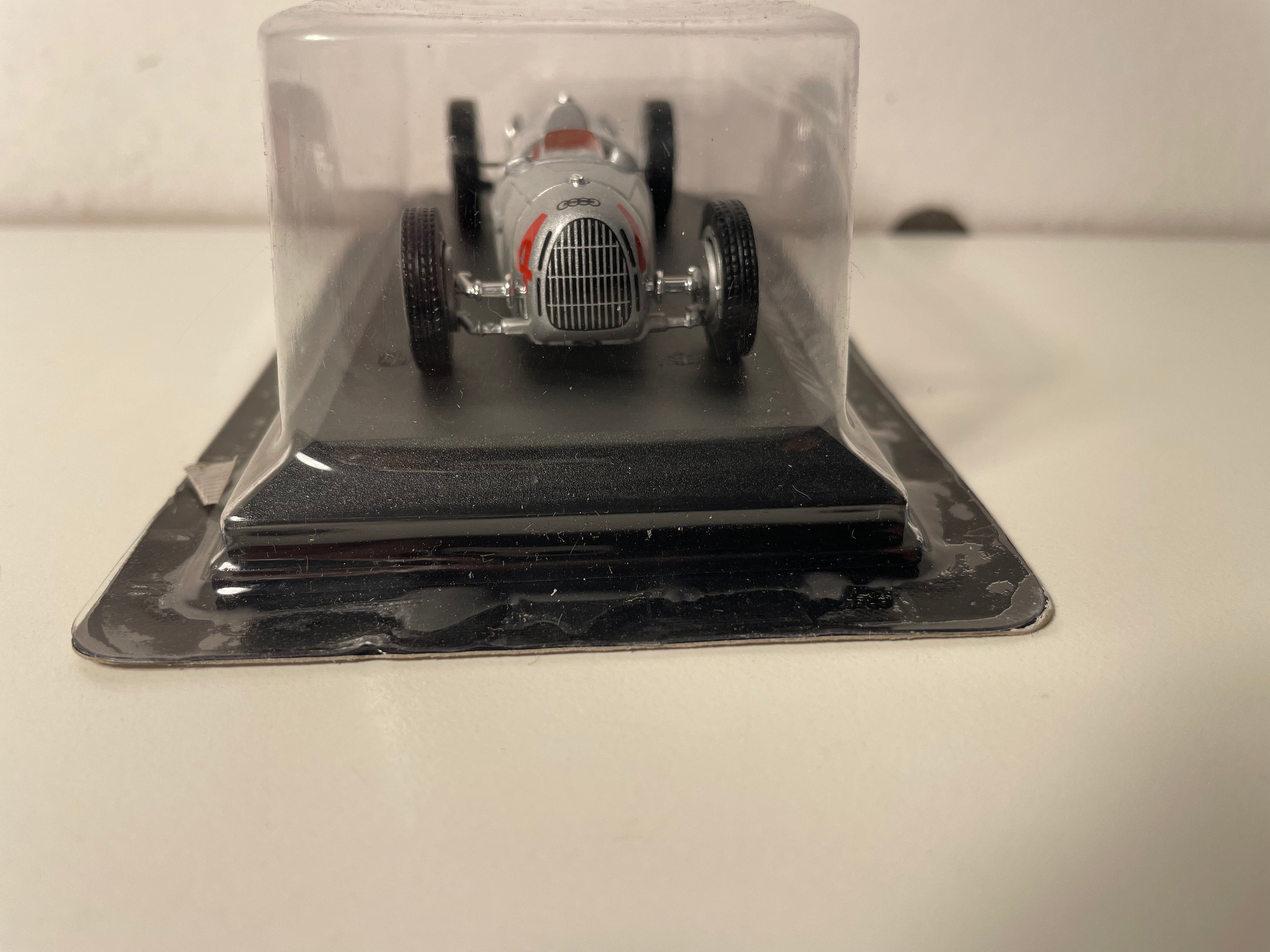 Auto Union type C grise numéro 4 (grand prix de Nürburgring en Allemagne de 1936) - Formule 1 (Bernd Rosemeyer) (plexi)