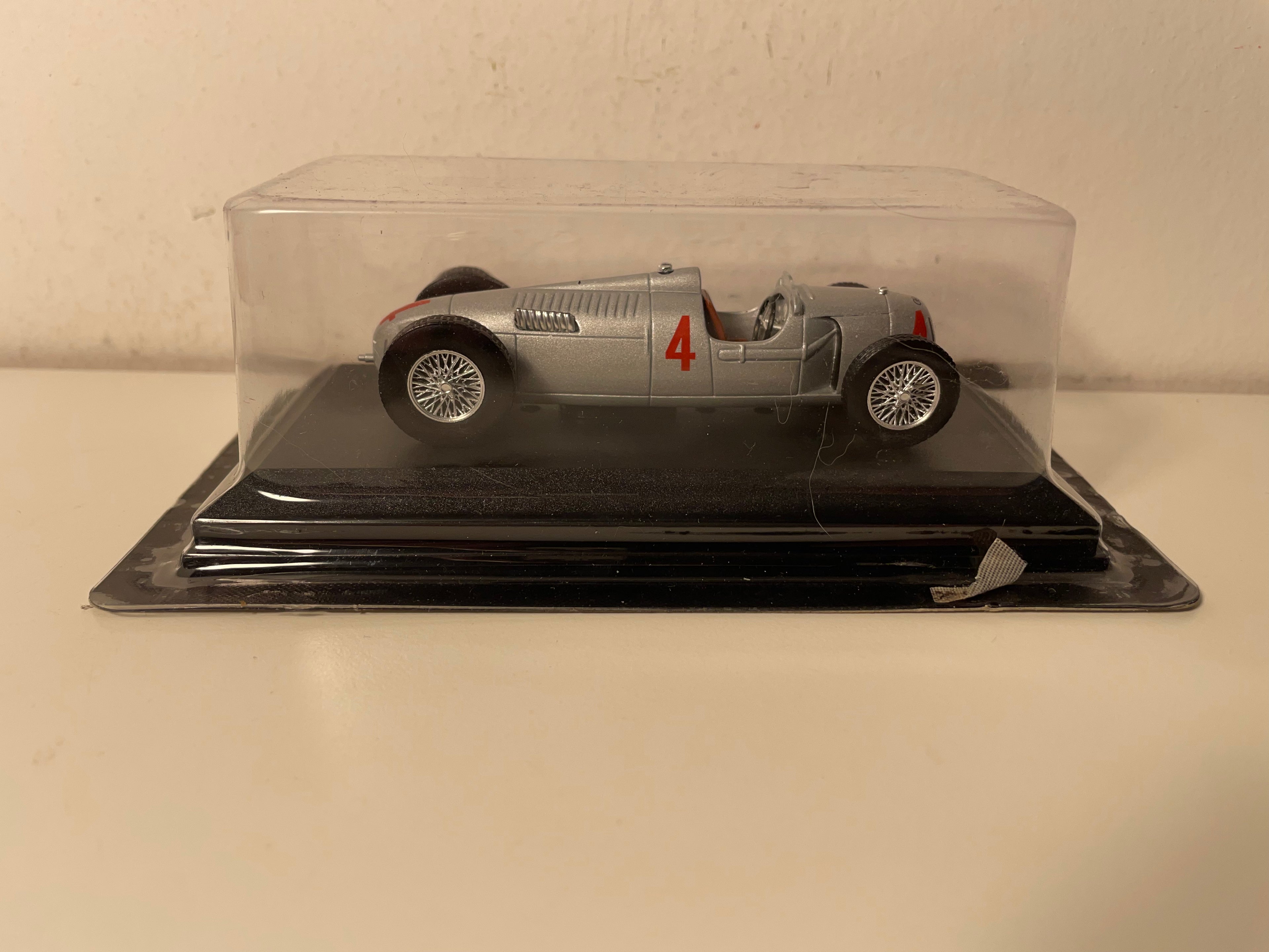 Auto Union type C grise numéro 4 (grand prix de Nürburgring en Allemagne de 1936) - Formule 1 (Bernd Rosemeyer) (plexi)