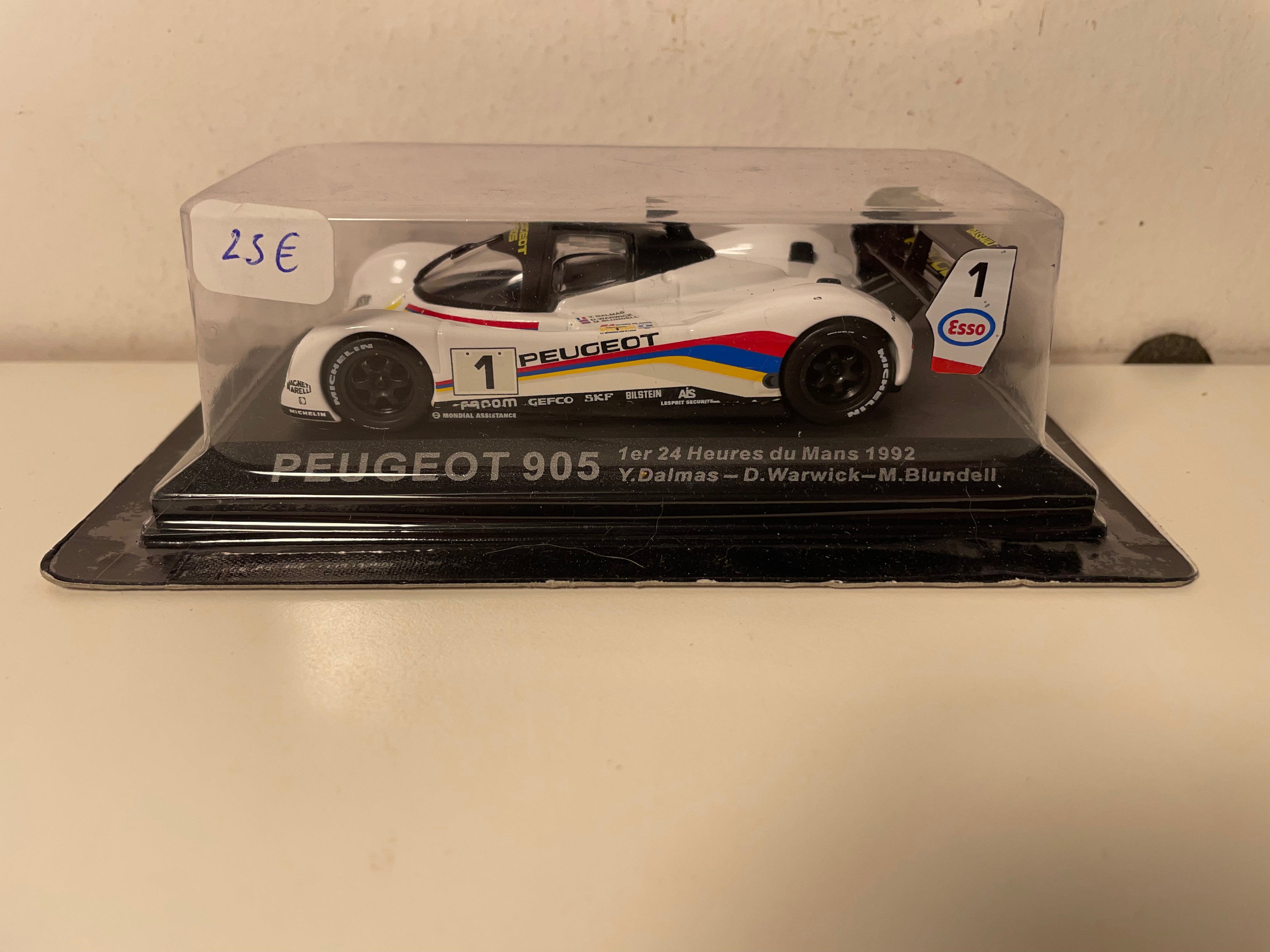 Peugeot 905 blanche numéro 1 - 24 heures du Mans de 1992 (blister)