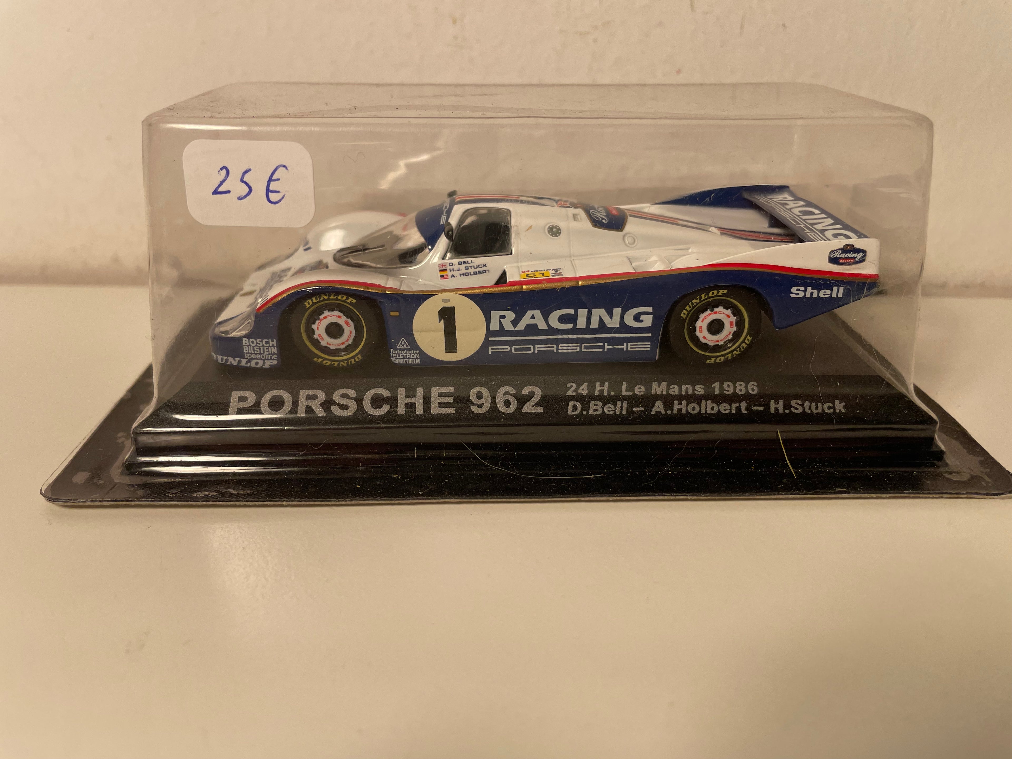 Porsche 962 blanche et bleue numéro 1 - 24 heures du Mans de 1986 (blister)