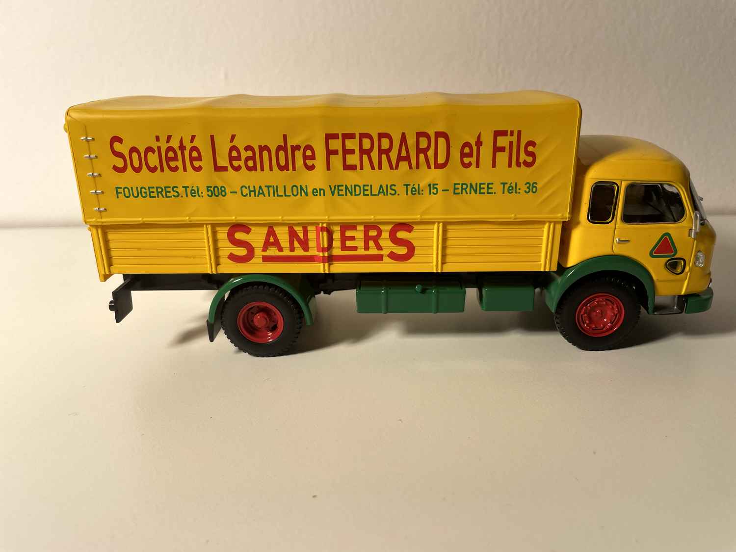 SAVIEM JL 21 SANDERS truck