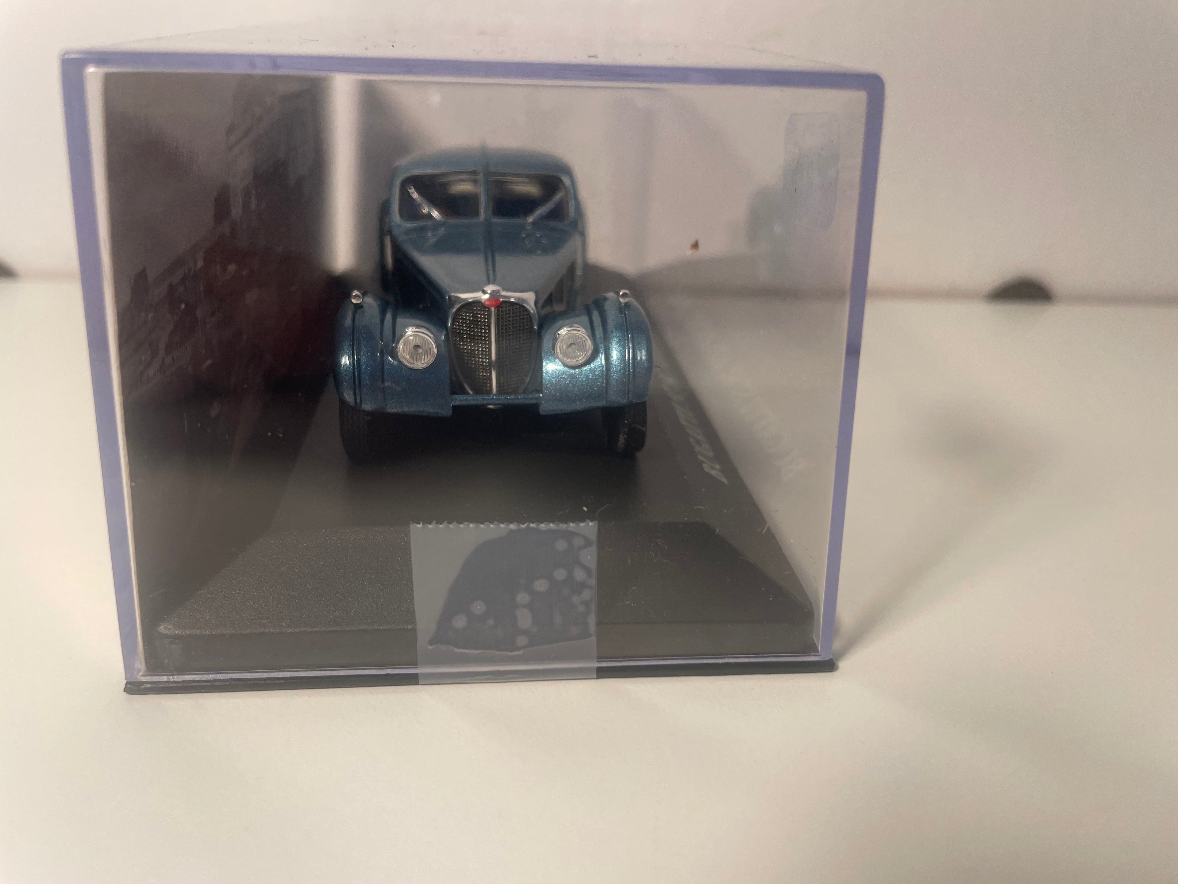 Bugatti 57 SC blu Atlantico (simile al blu metallizzato) del 1938