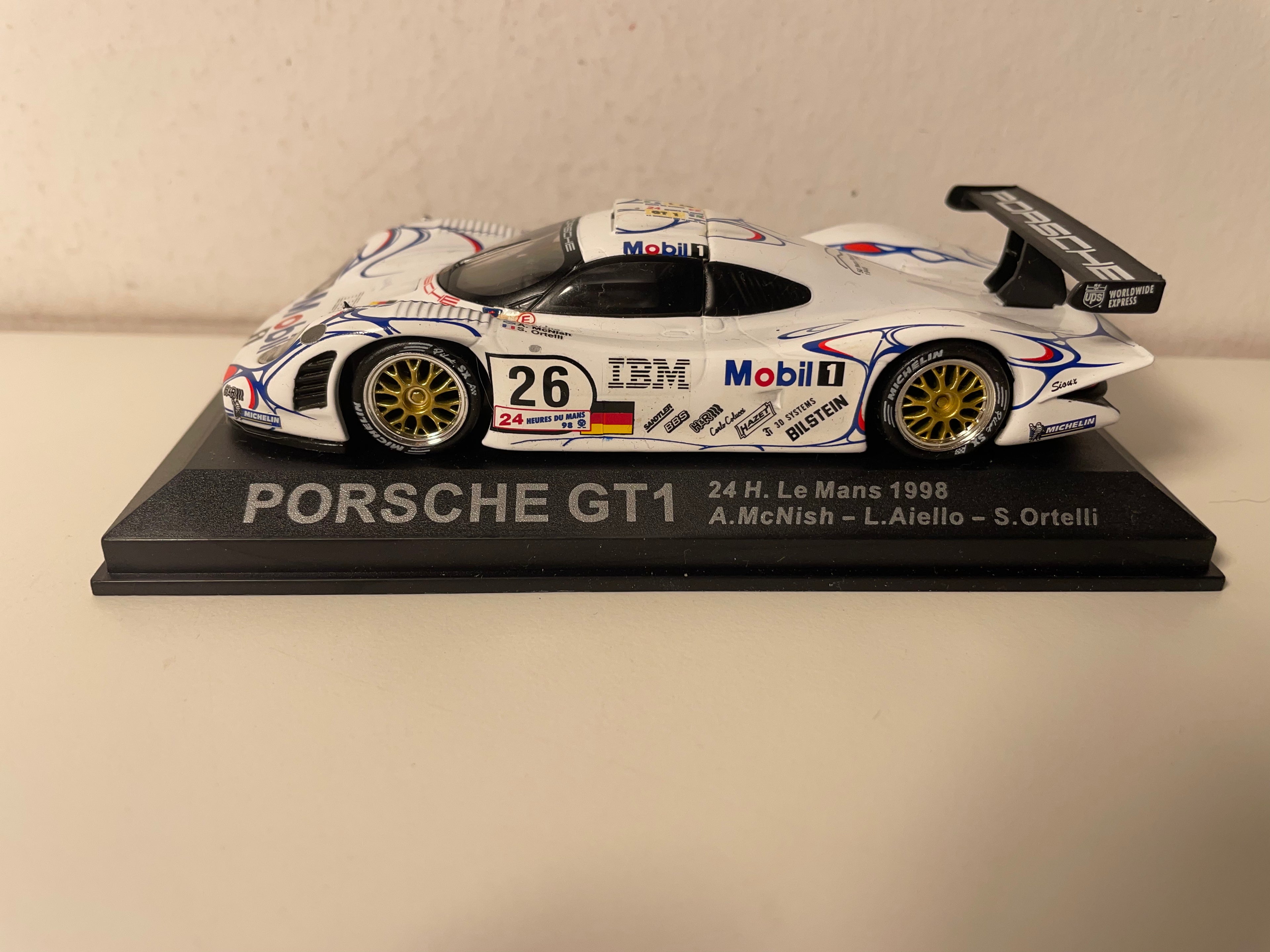Porsche GT1 blanche numéro 26 - 24 heures du Mans de 1998 (blister) - MANQUE LES RETROS