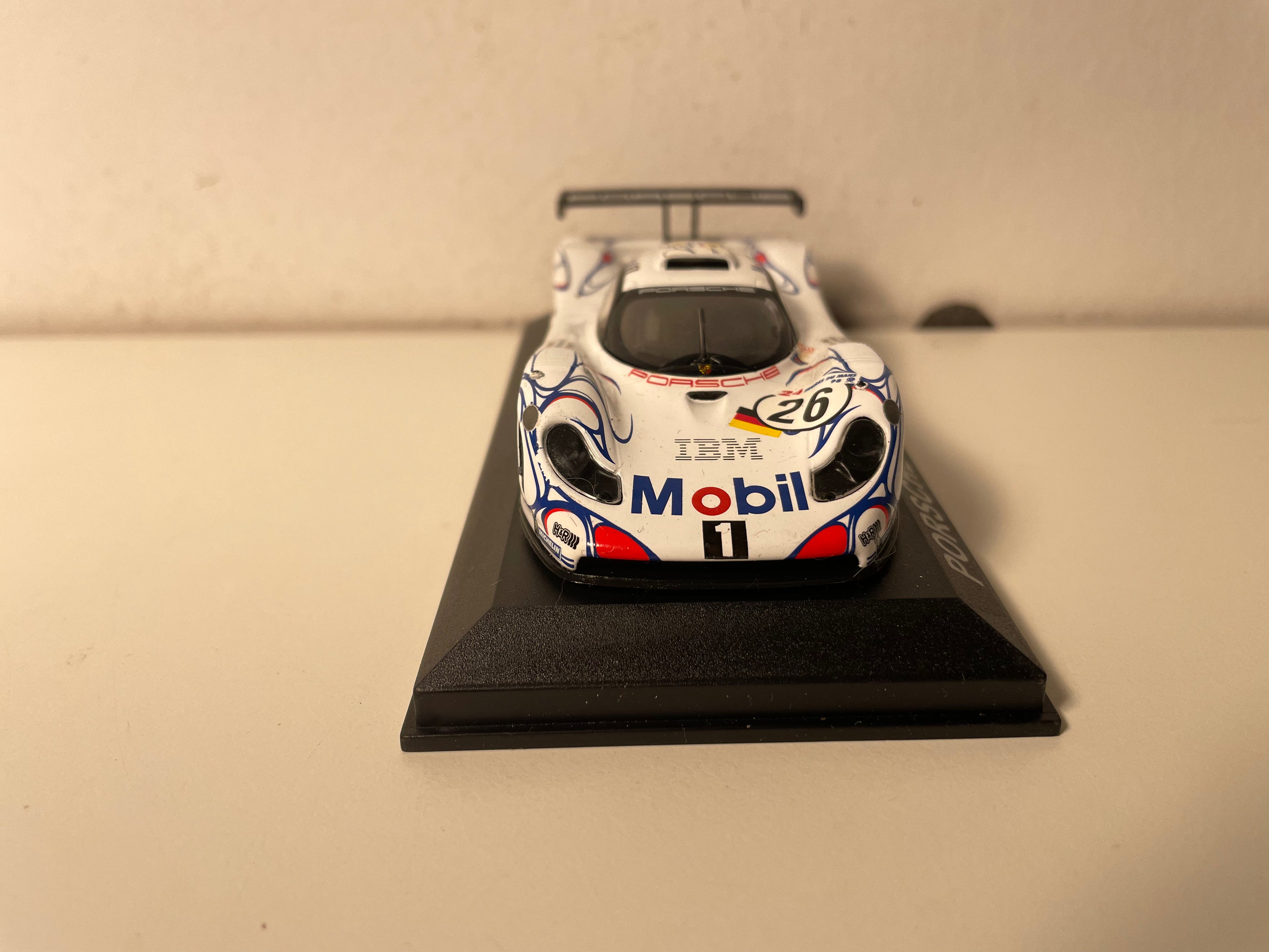 Porsche GT1 blanche numéro 26 - 24 heures du Mans de 1998 (blister) - MANQUE LES RETROS
