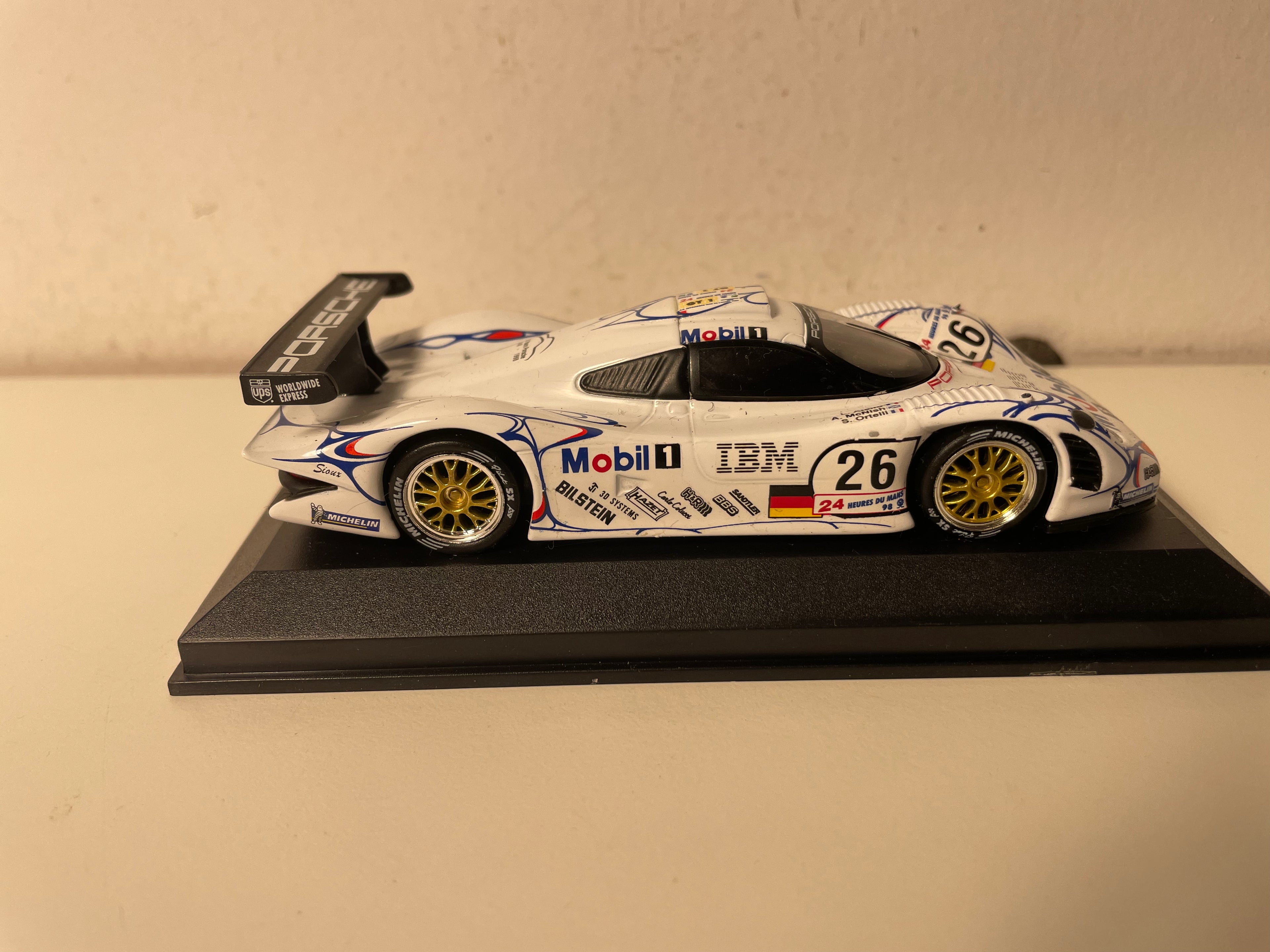 Porsche GT1 blanche numéro 26 - 24 heures du Mans de 1998 (blister) - MANQUE LES RETROS