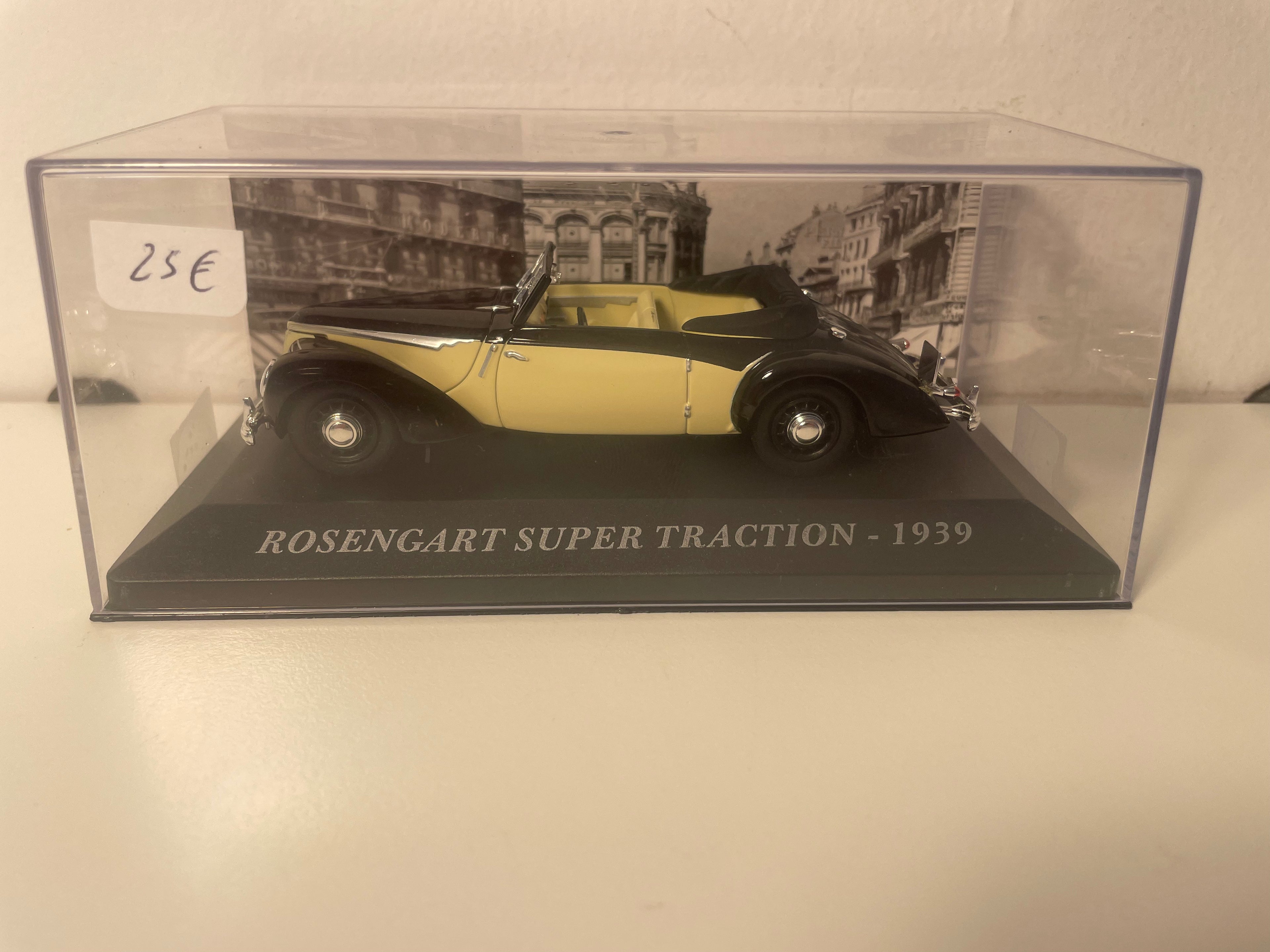 1939 schwaarz a cremefaarweg Rosengart Super Traction