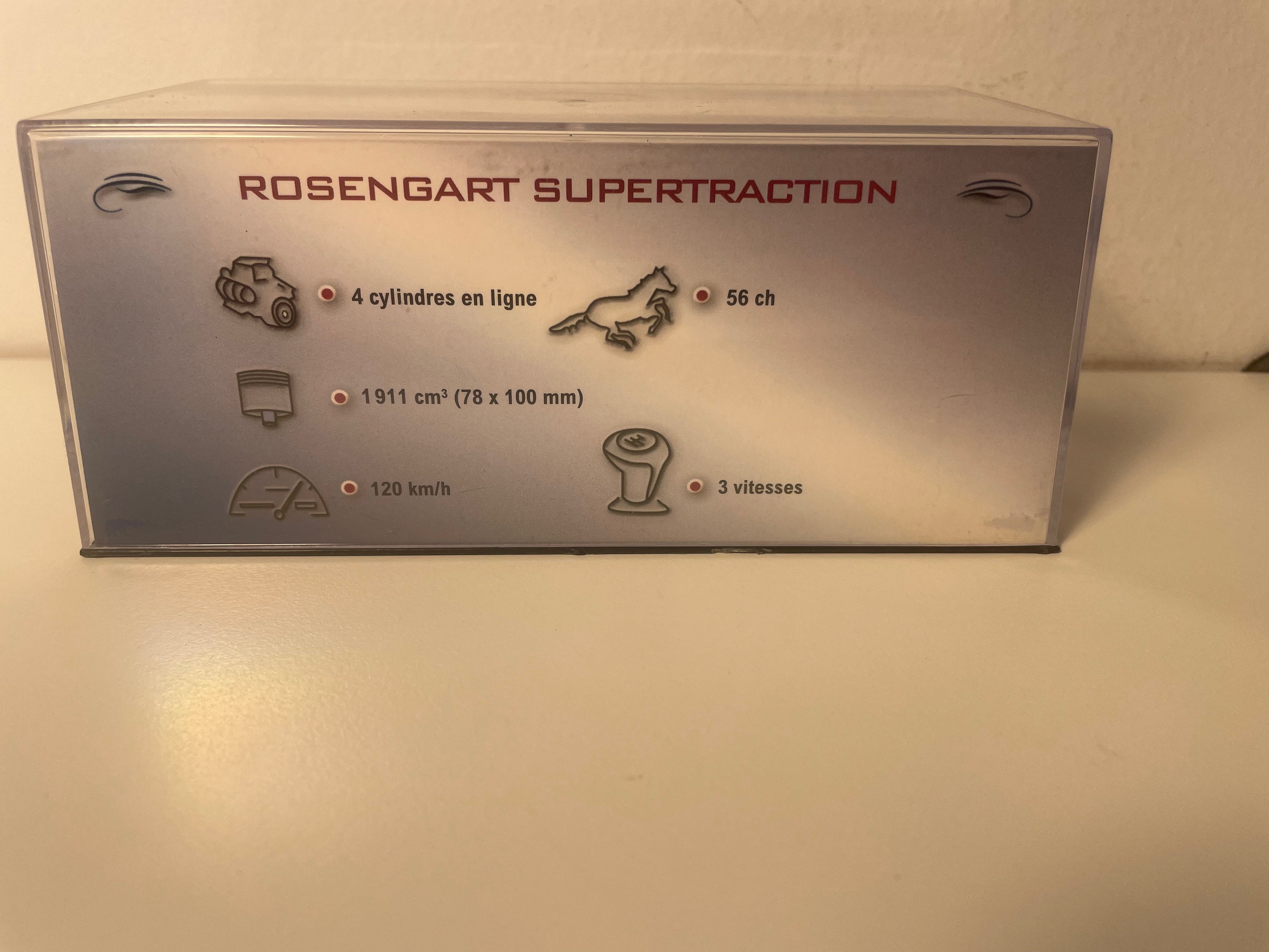 1939 schwaarz a cremefaarweg Rosengart Super Traction