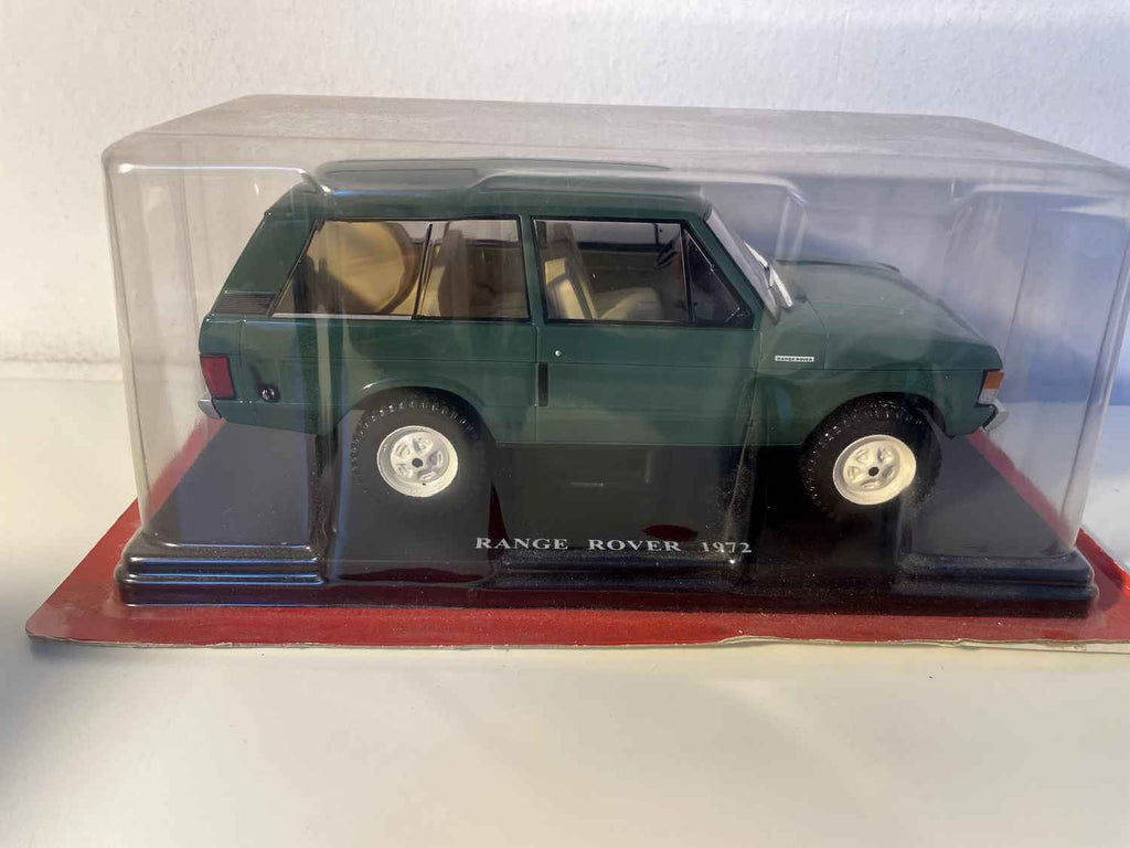 Range Rover z 1972 roku w kolorze ciemnozielonym – skala 1/24 (rozbite lusterka)