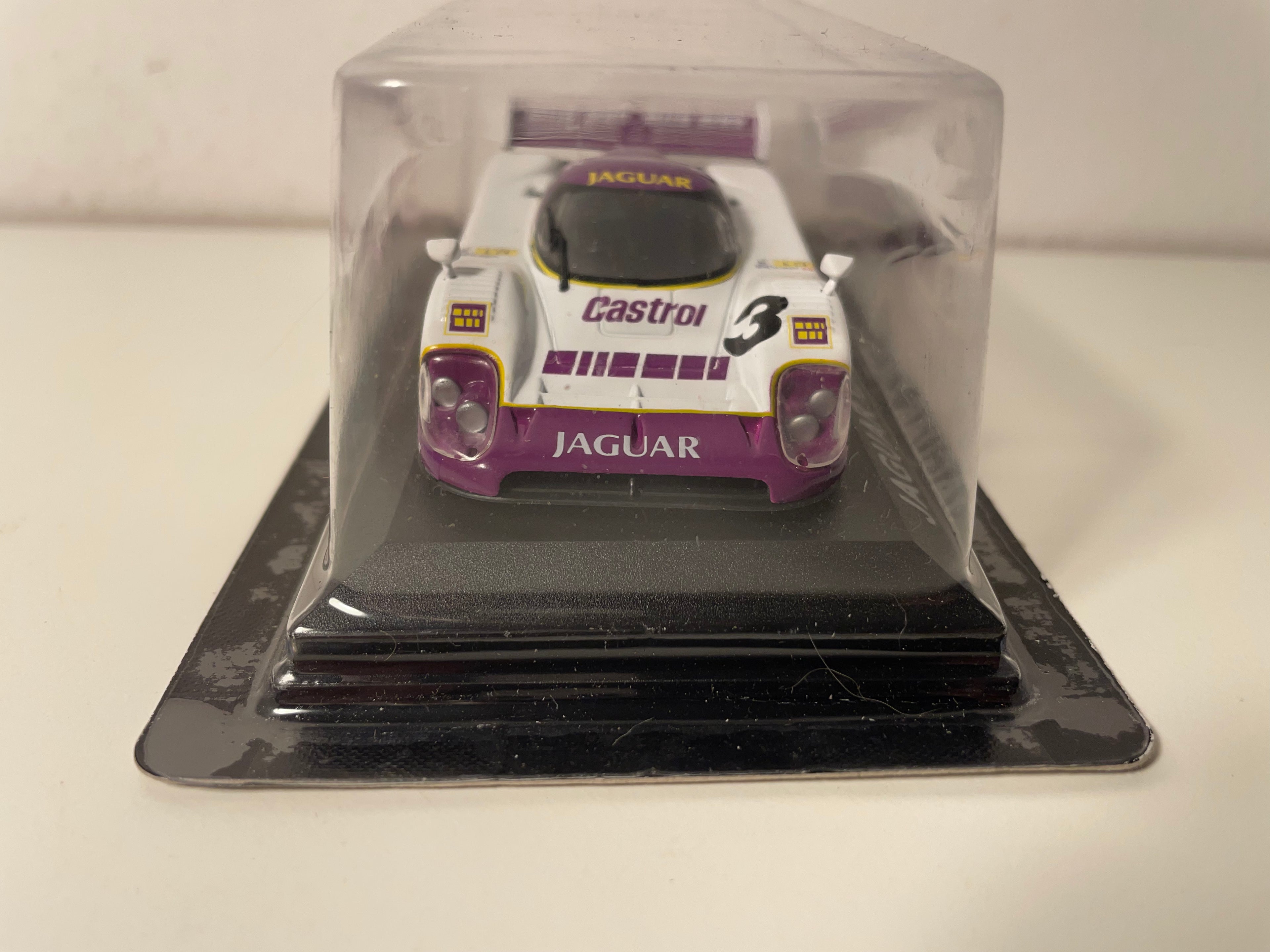 Jaguar XJR12 blanche et violette numéro 3 - 24 heures du Mans de 1990 (blister)