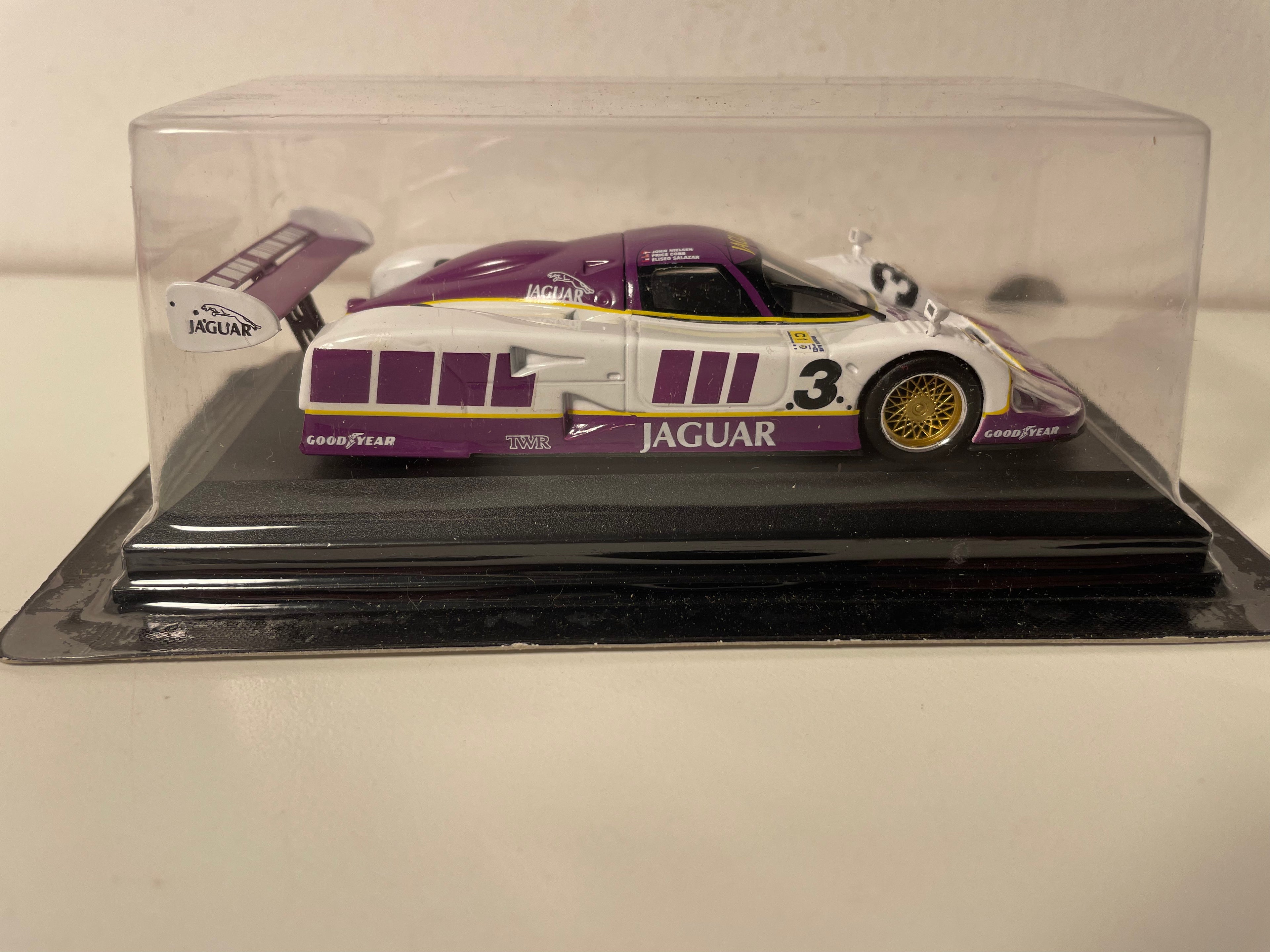 Jaguar XJR12 blanche et violette numéro 3 - 24 heures du Mans de 1990 (blister)