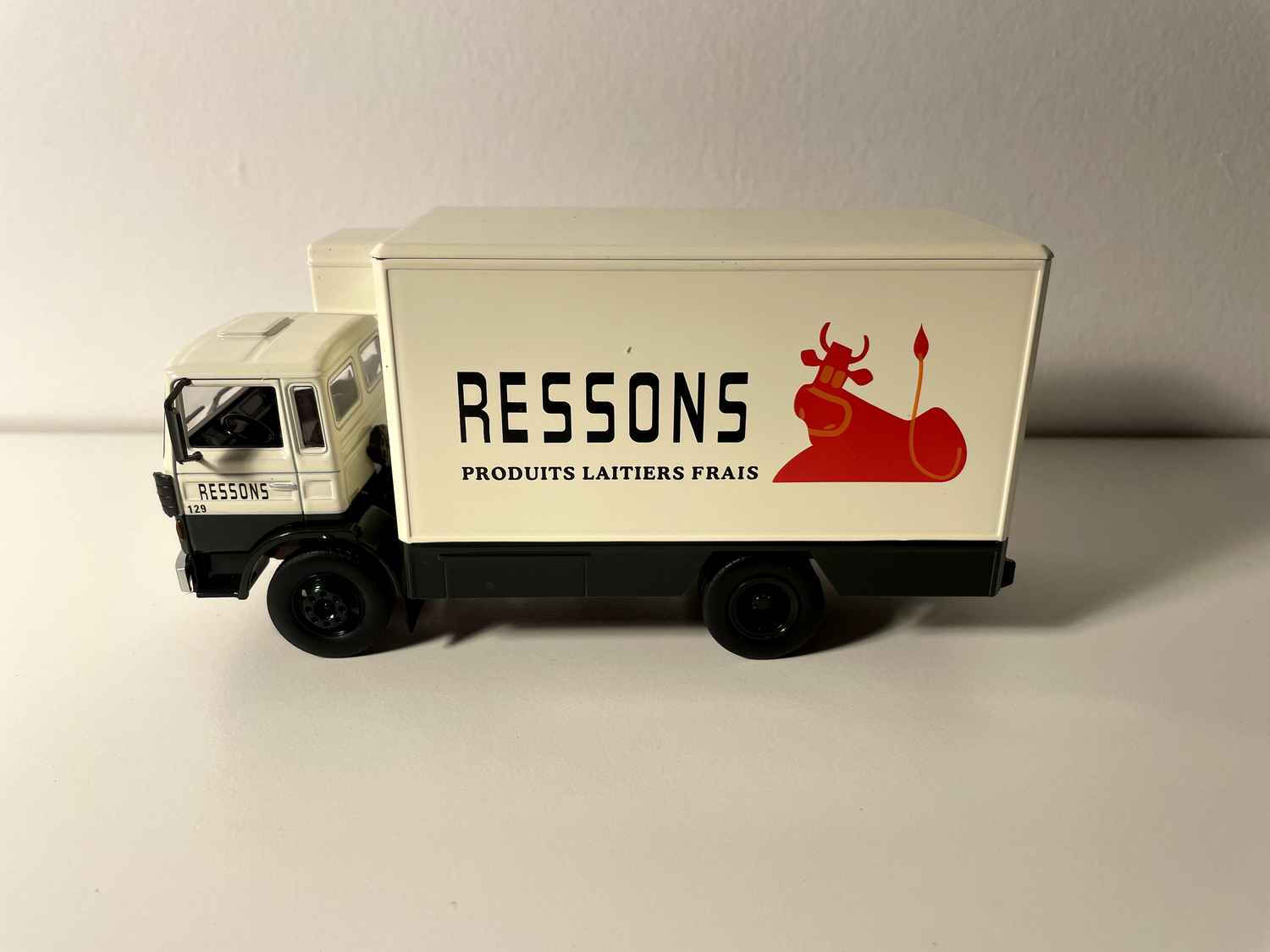 BERLIET 130 B11 Mëllechprodukter Camion RESSONS