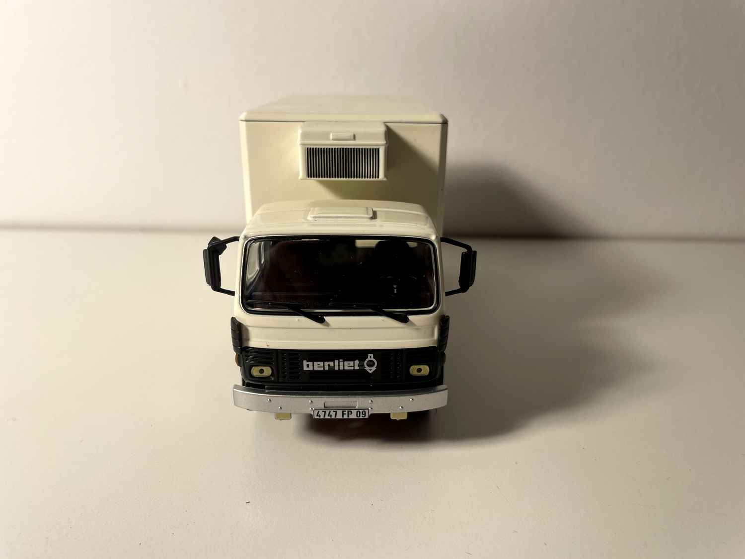 BERLIET 130 B11 Mëllechprodukter Camion RESSONS