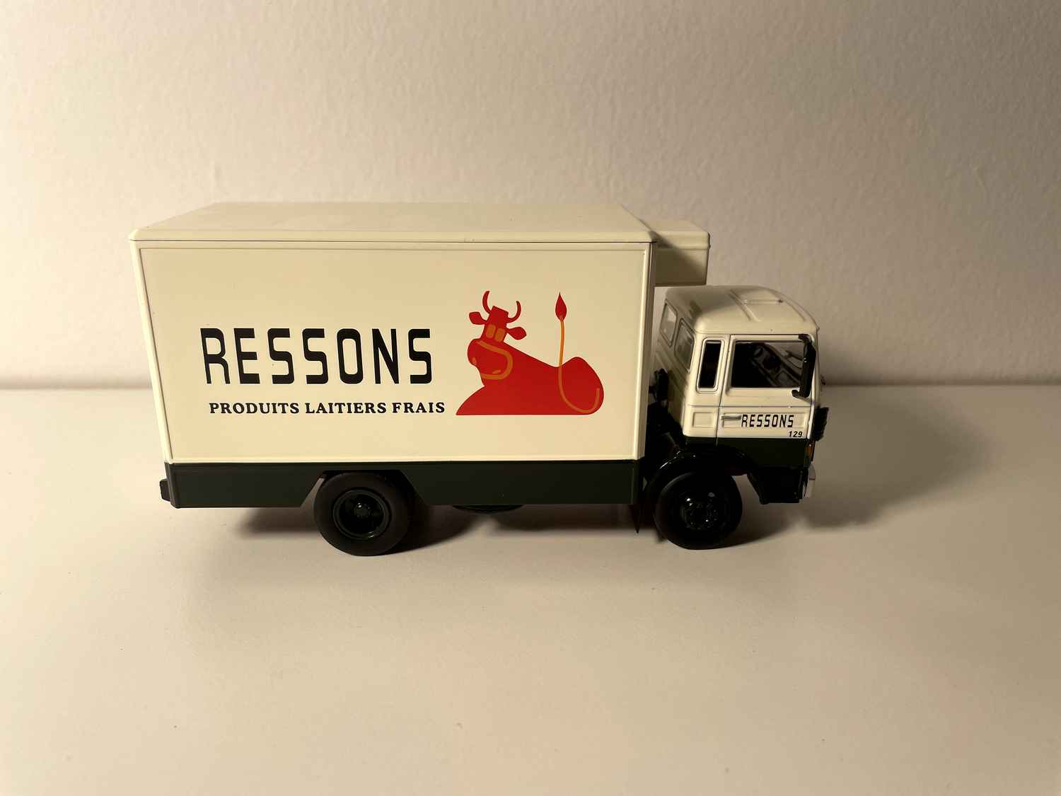 BERLIET 130 B11 Mëllechprodukter Camion RESSONS
