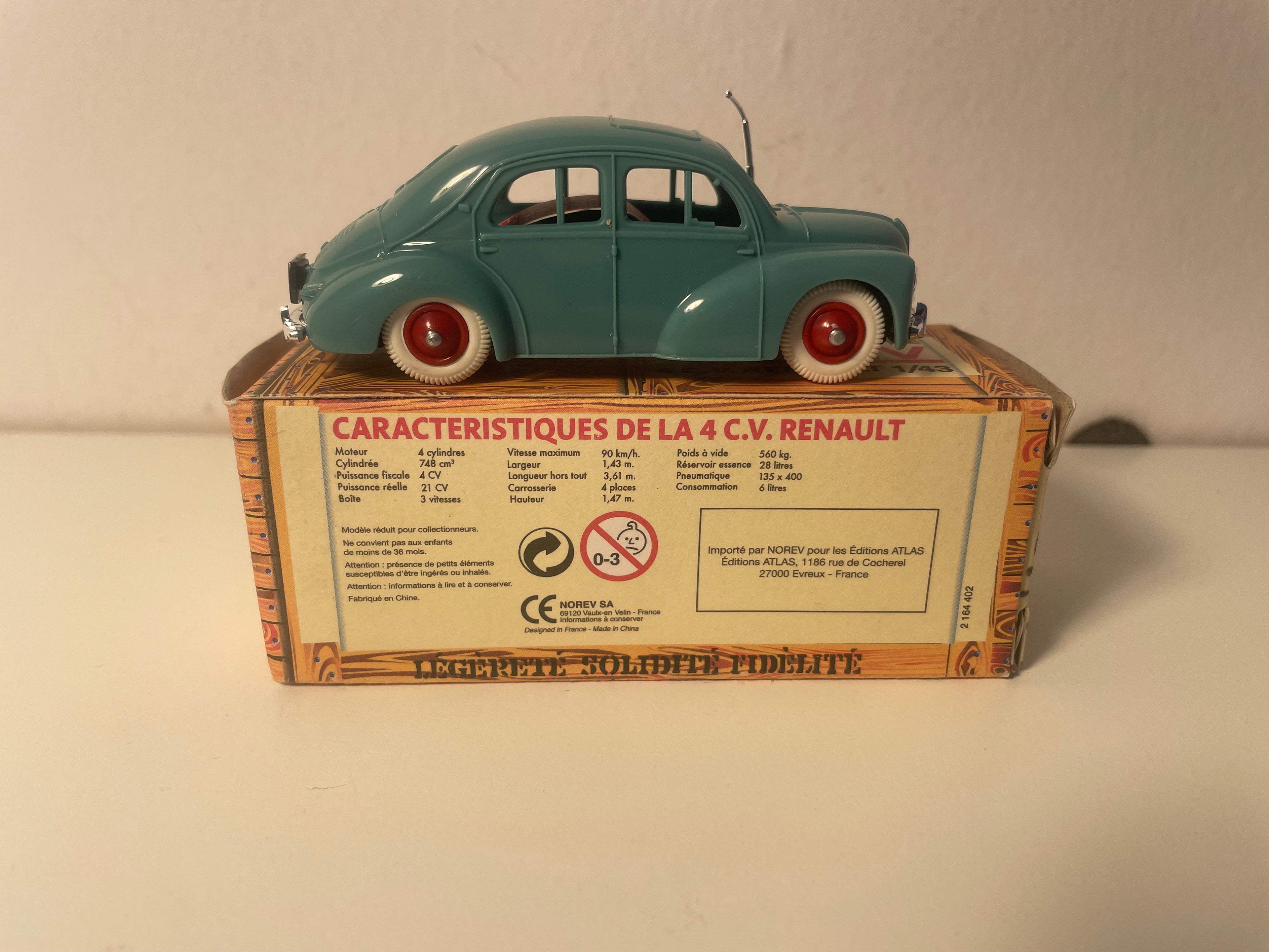 Renault 4 CV verte foncée - NOREV (voiture en plastique)