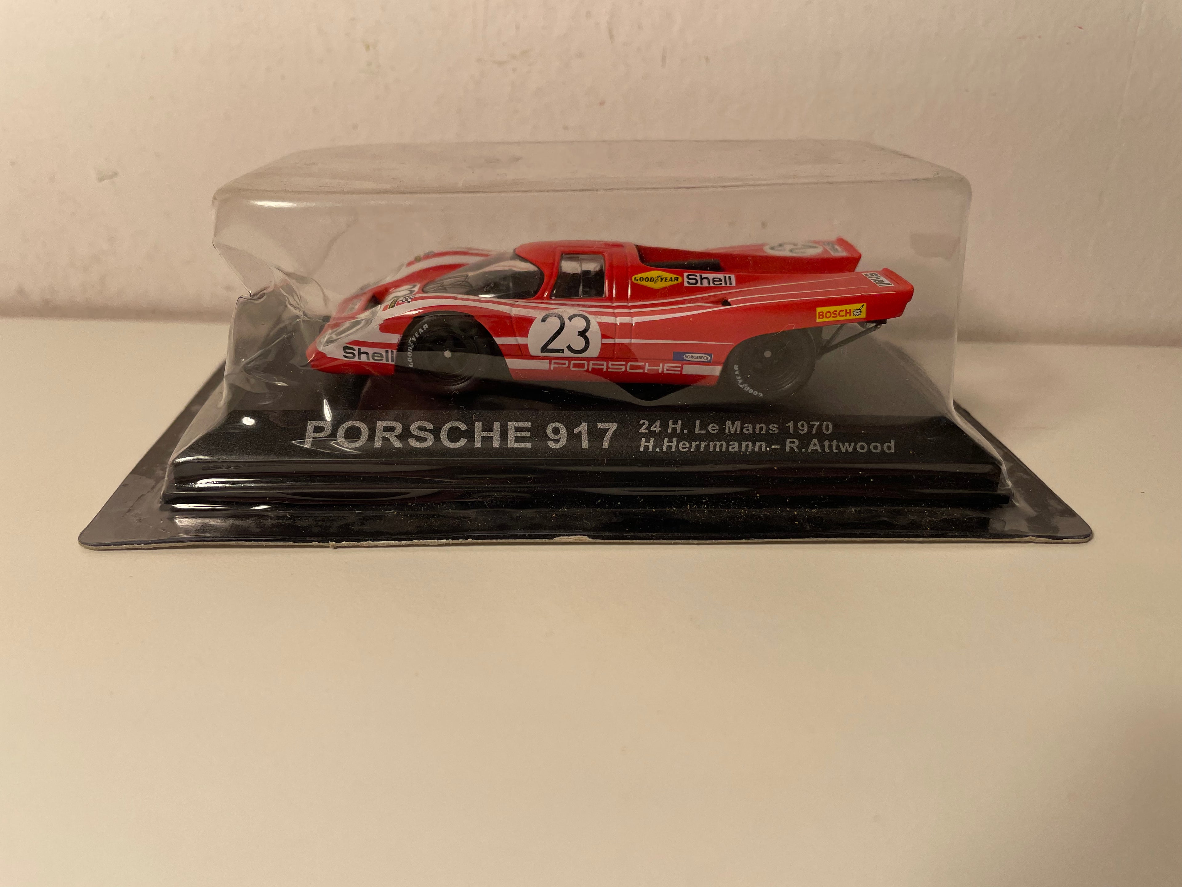 Porsche 917 rouge et blanche numéro 23 - 24 heures du Mans de 1970 (blister)