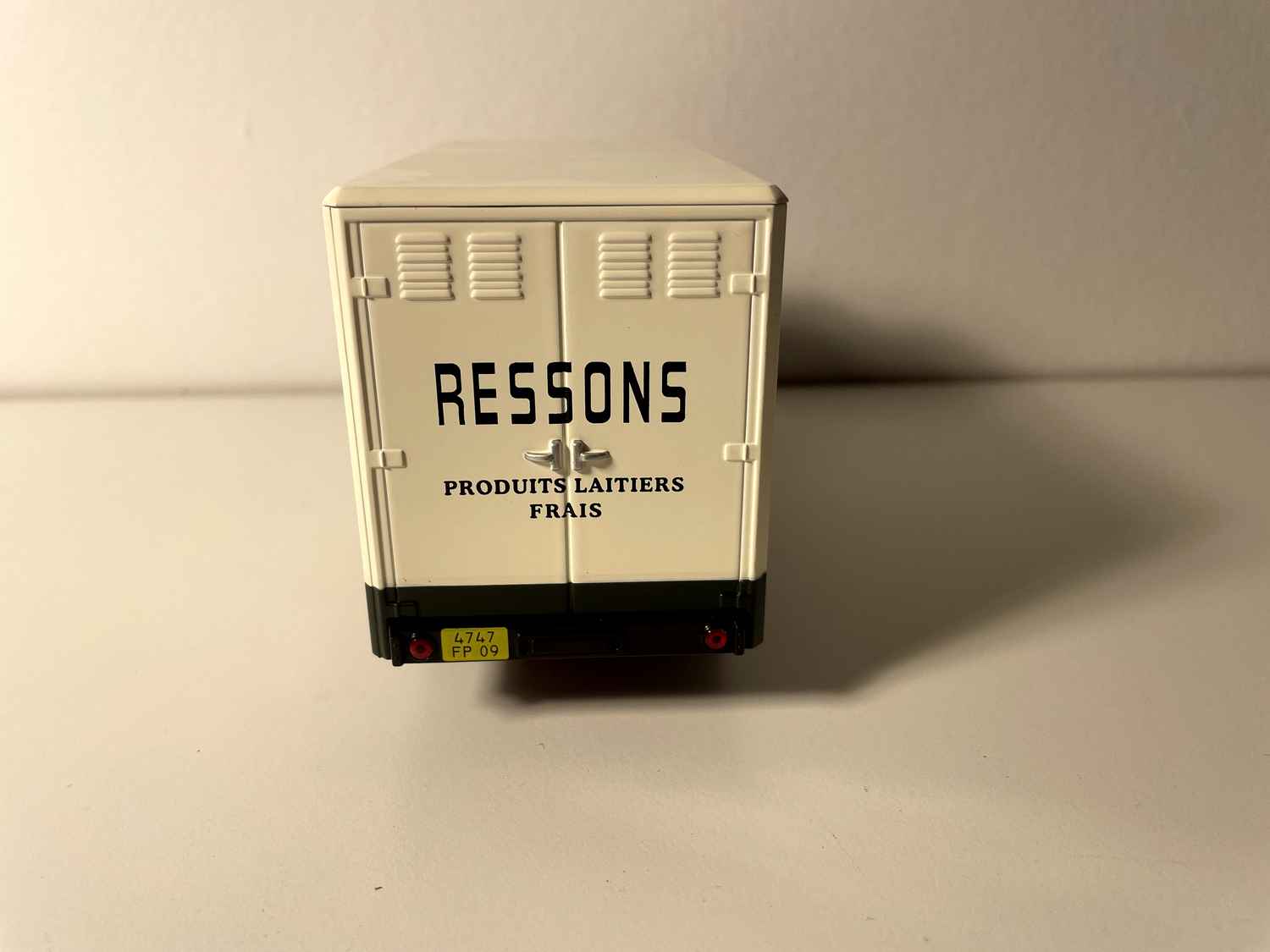 BERLIET 130 B11 Mëllechprodukter Camion RESSONS