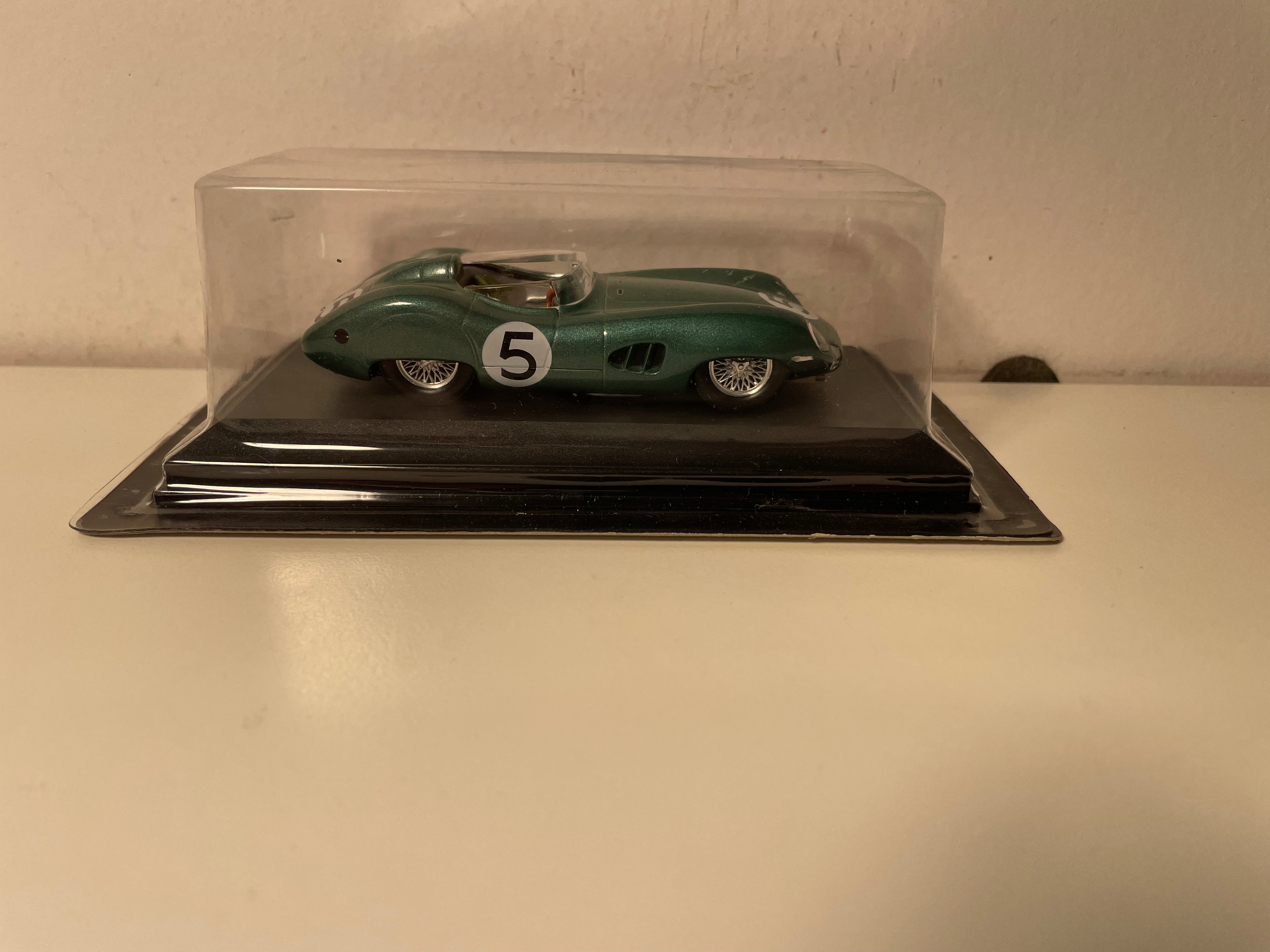Aston Martin DBR1 verte numéro 5 - 24 heures du Mans de 1959 (blister)