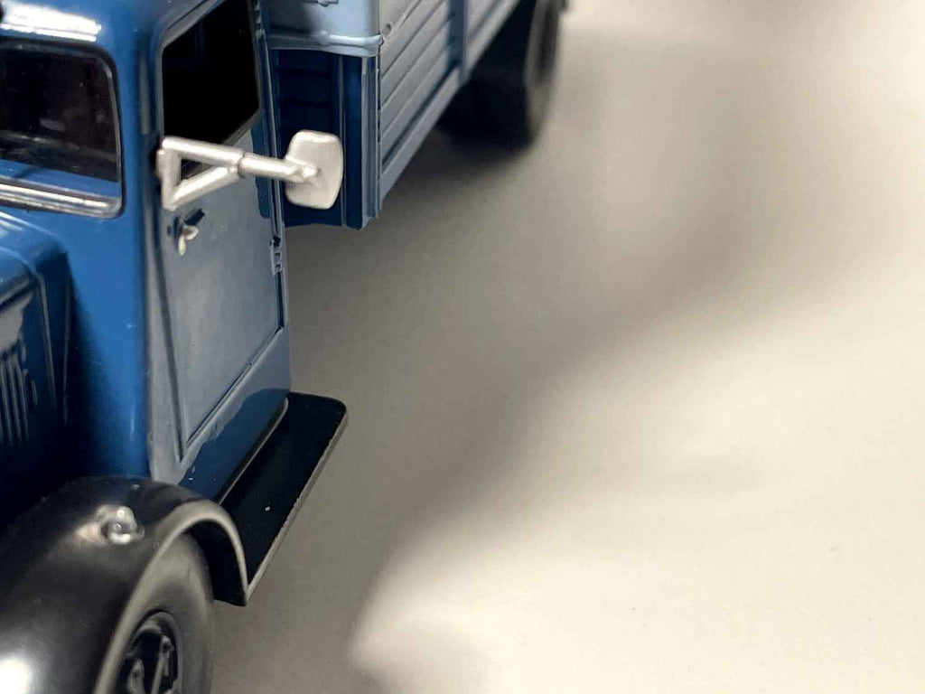 Berliet GDR 7W Camion Berliet Oils - camion blu