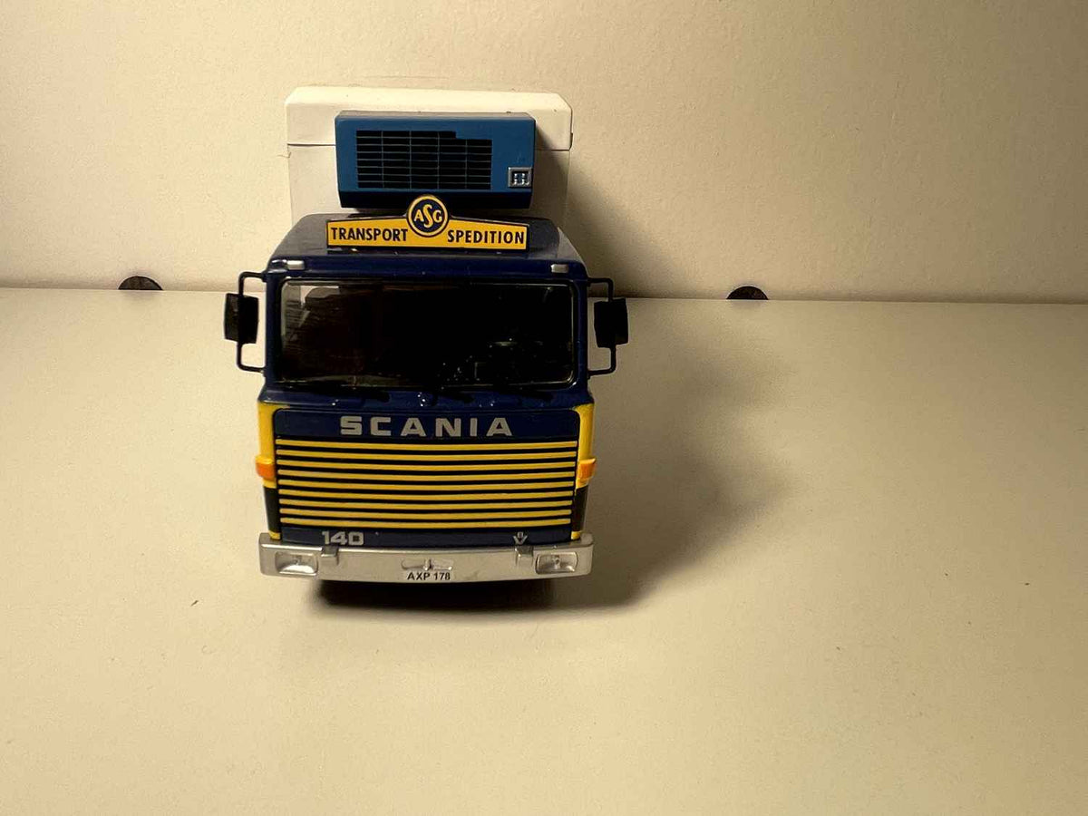 Camion Scania 140 V8 transport ASG cabine jaune et bleue et caisse blanche