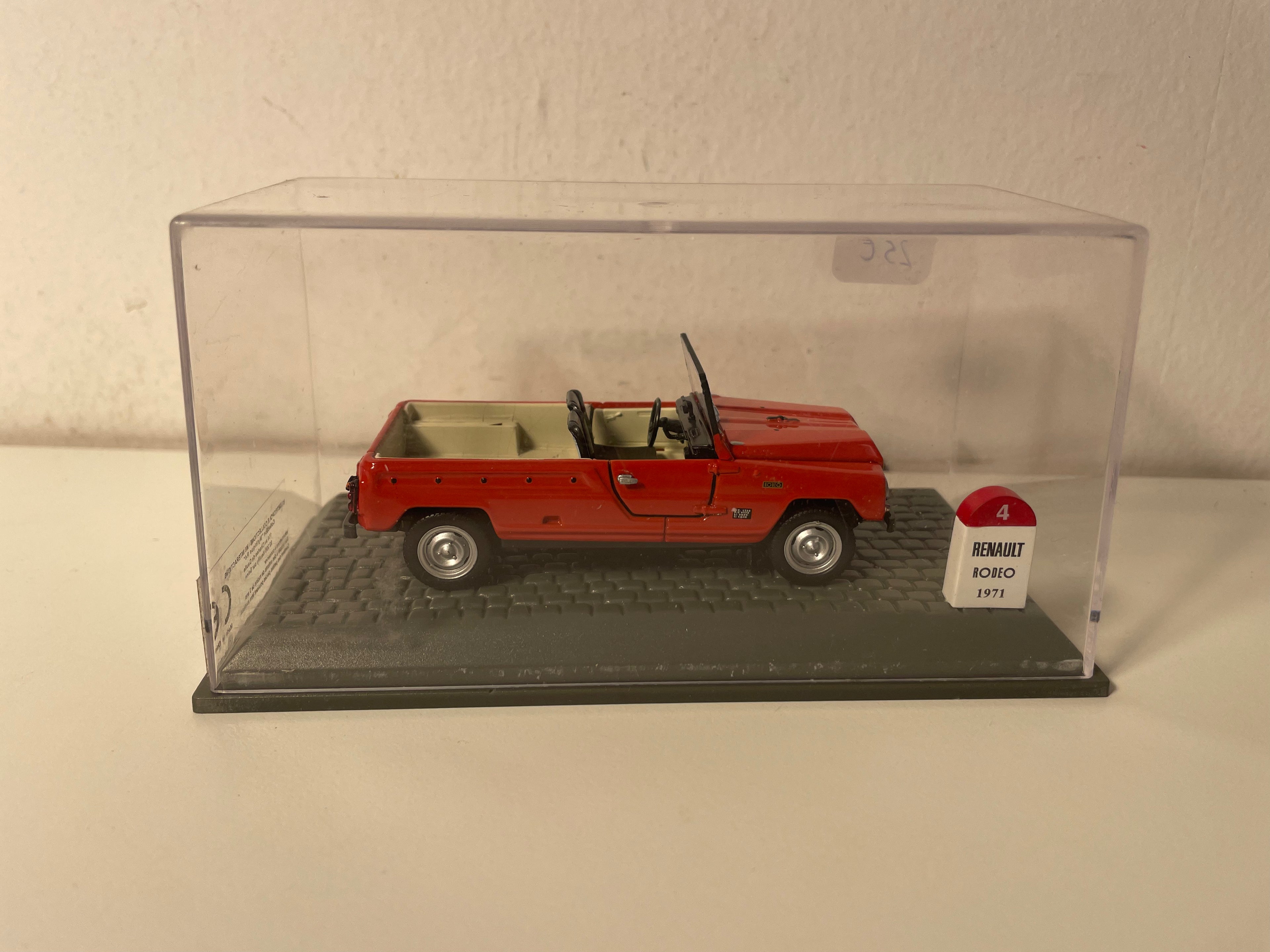 Renault ACL Rodéo Evasion rouge de 1971