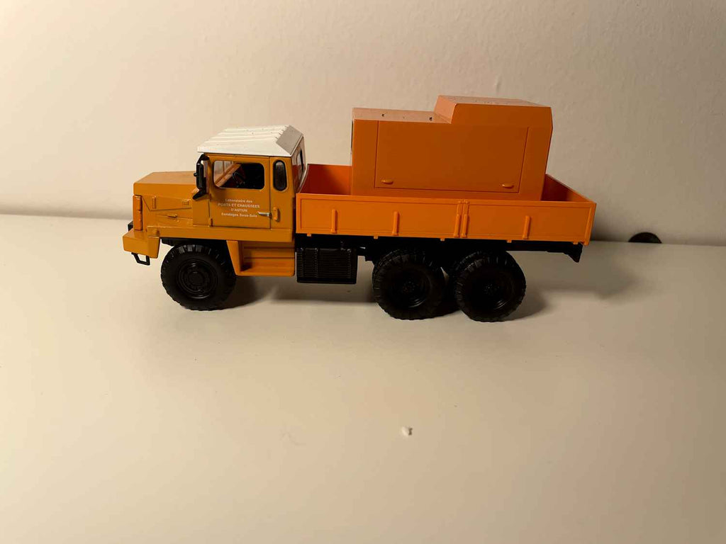 Camion Berliet GBC MT8 orange de 1966