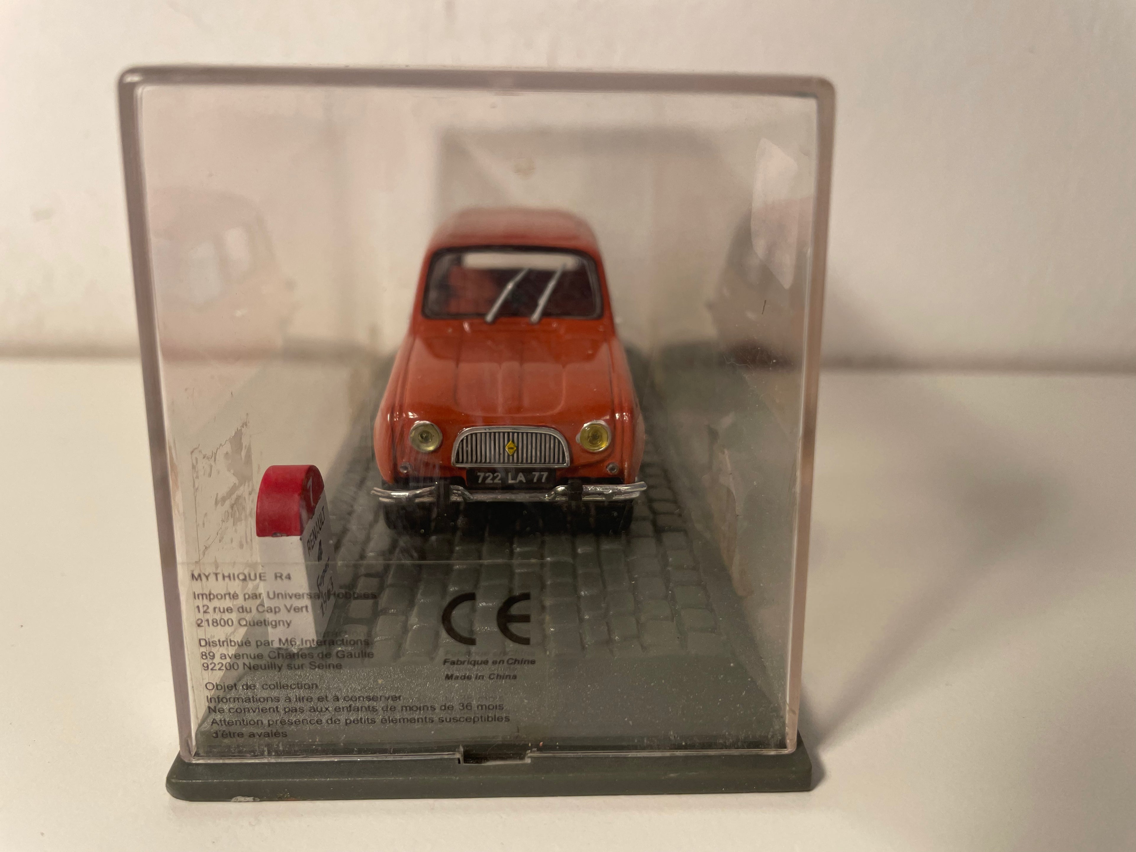 Renault 4 Super Braun von 1963 (Offener Kofferraum)