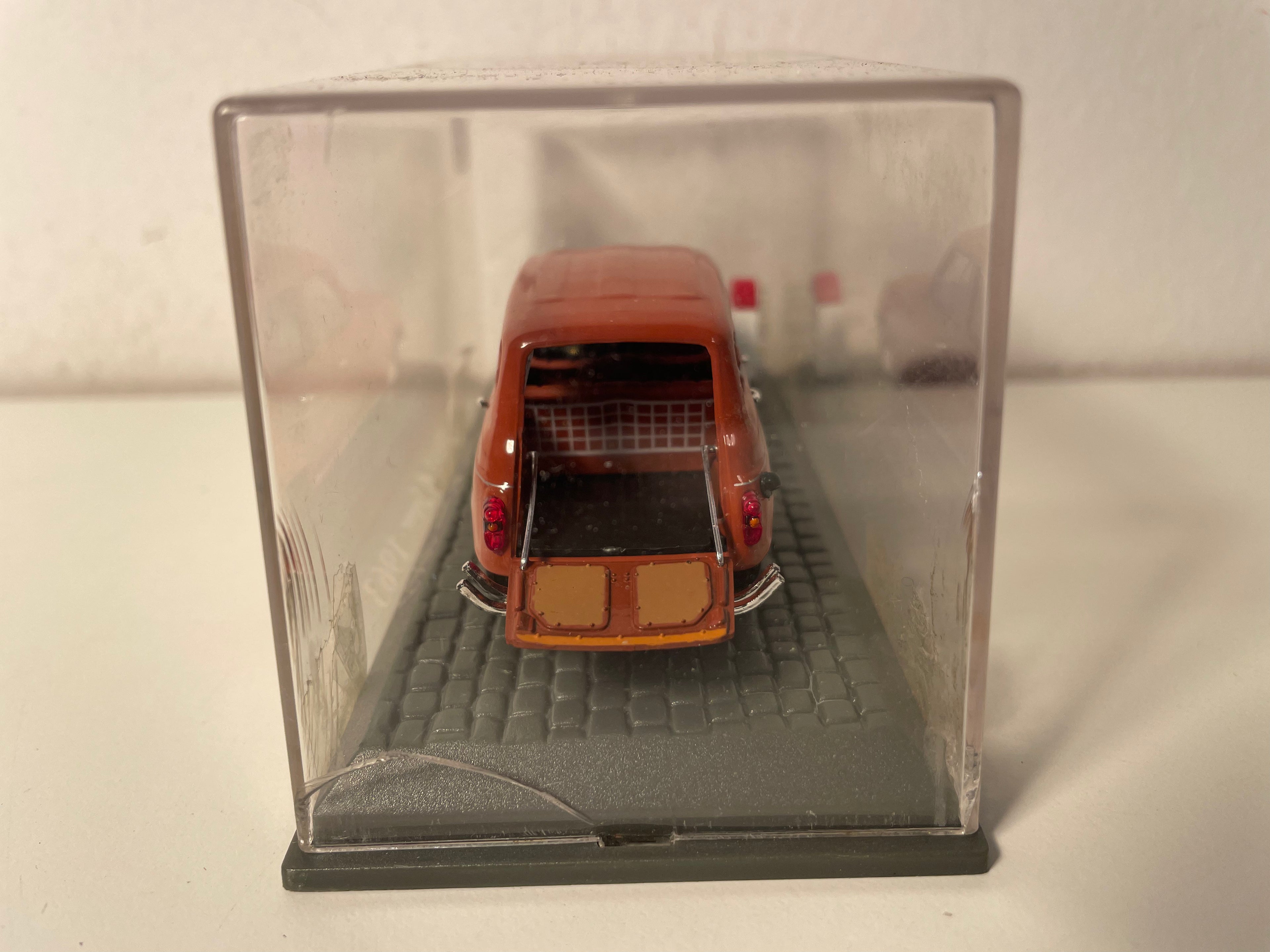 Renault 4 Super Braun von 1963 (Offener Kofferraum)
