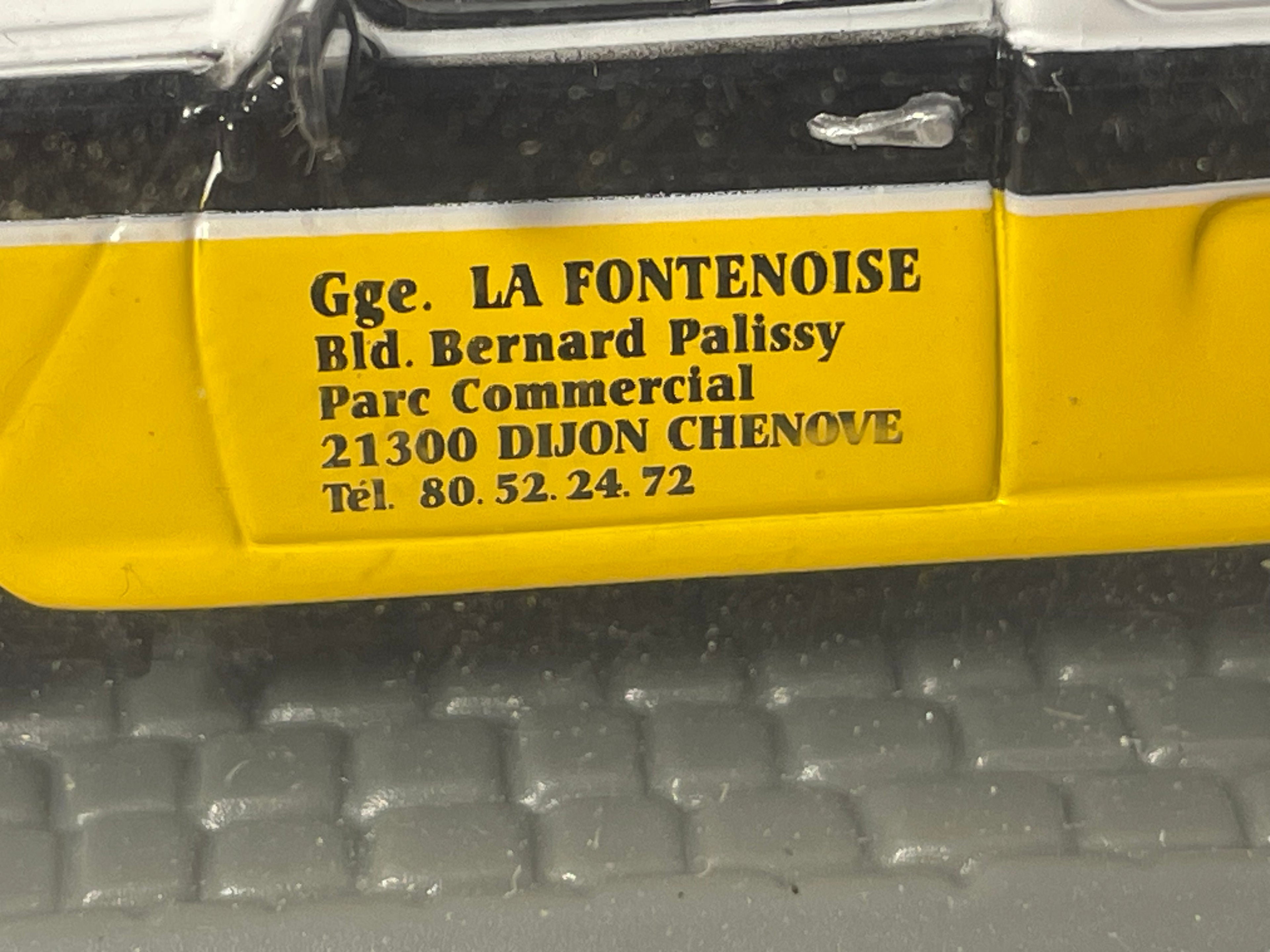 Renault 4 fourgonnette F4 "Renault service" de 1983 (boite plexi)