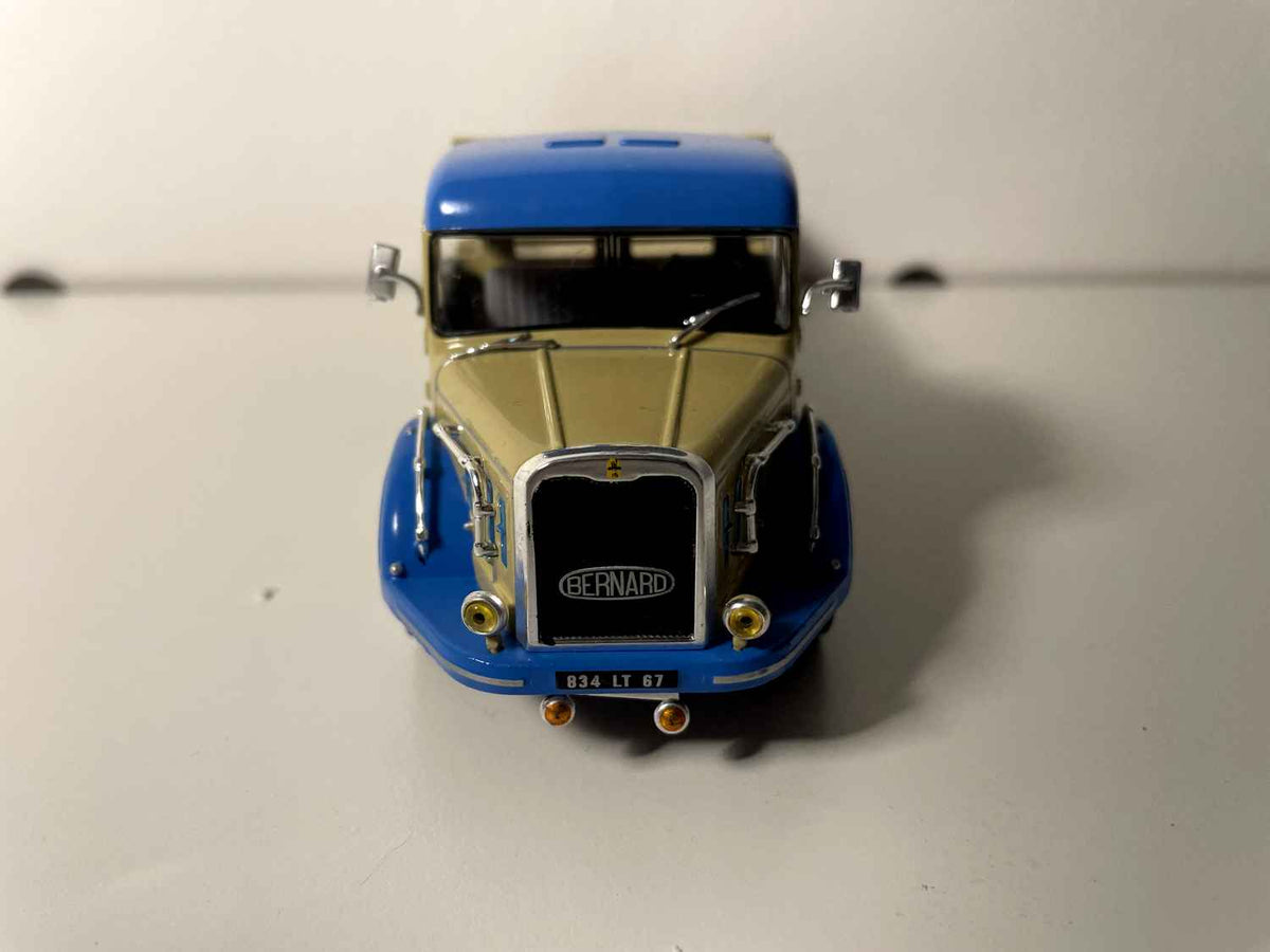 Kamion Bernard 6R 180 niebieski i brązowy z 1957 roku - kamion do piasku