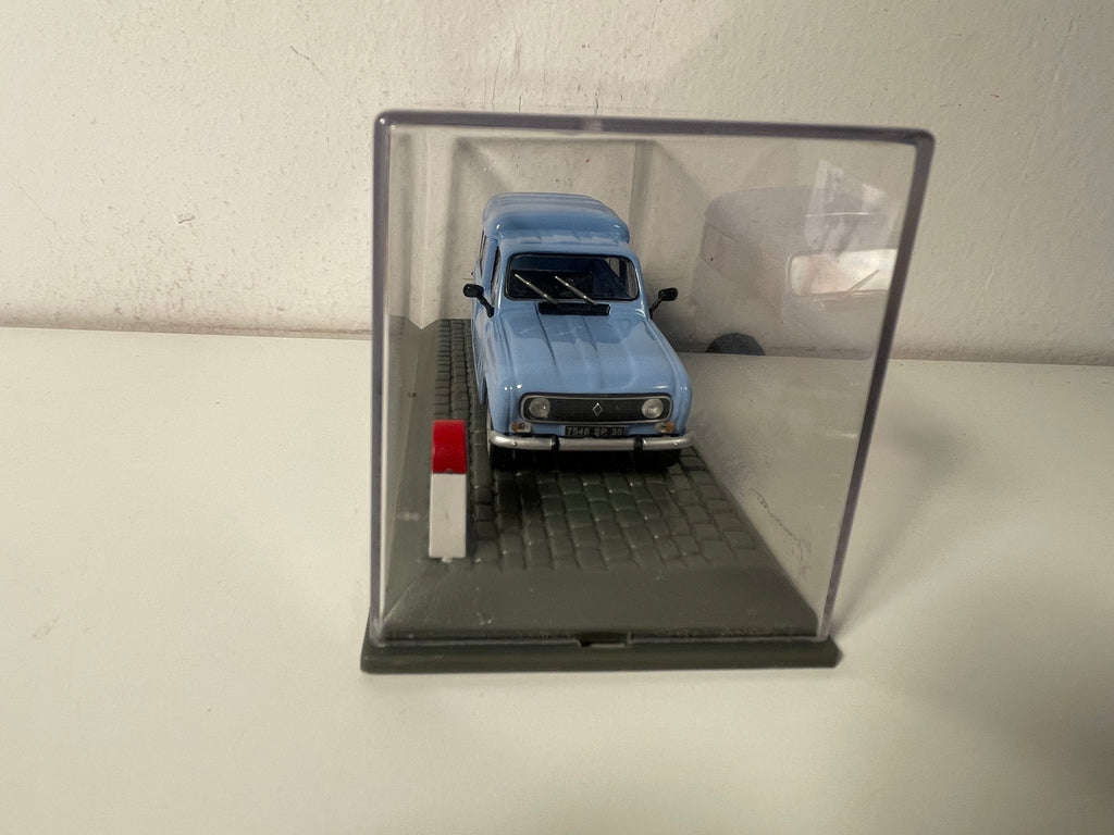 Renault 4 break F4 bleue de 1981 (vitré à l'arrière)