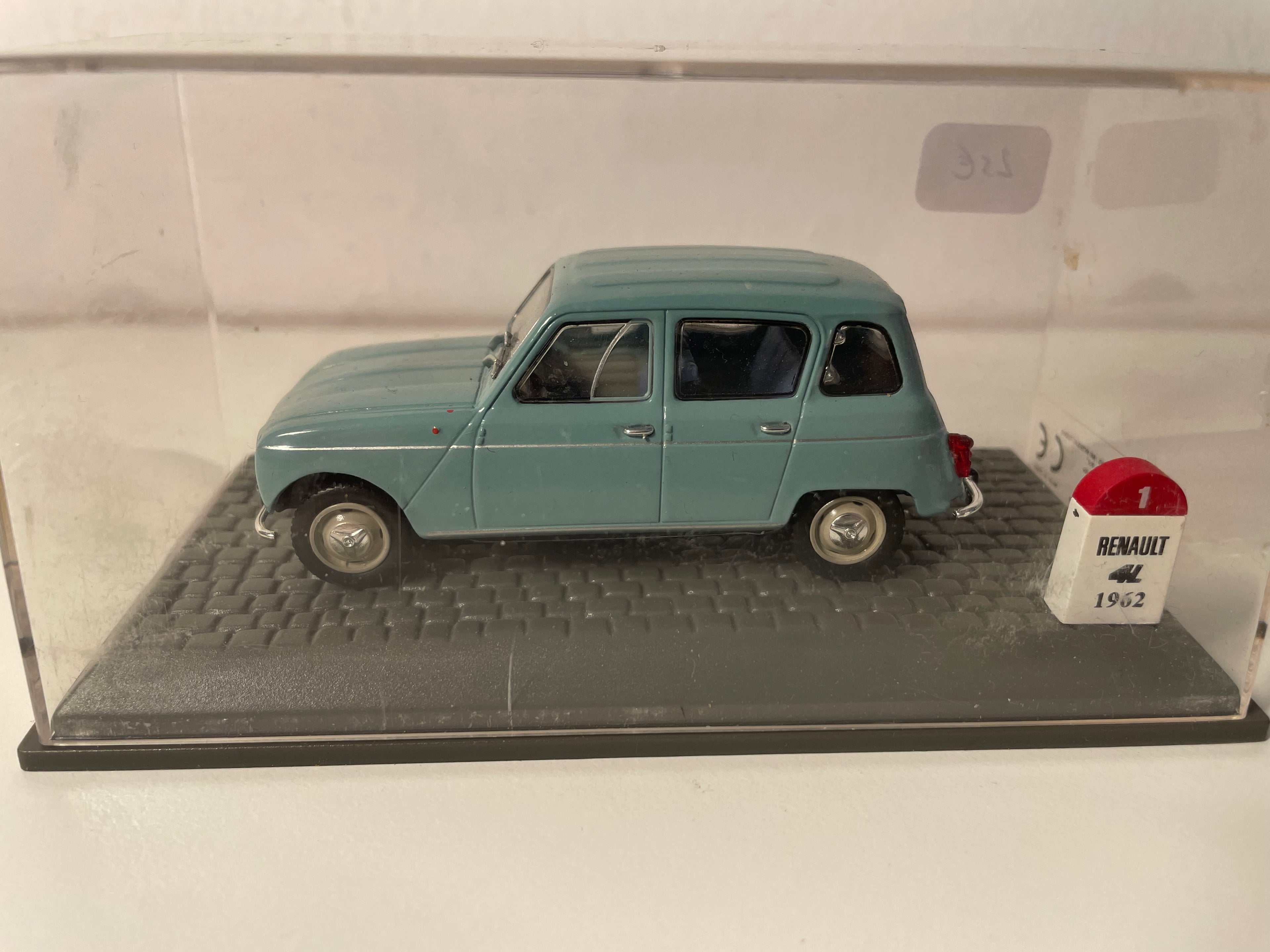 1962 bloe Renault 4L mat Terminal