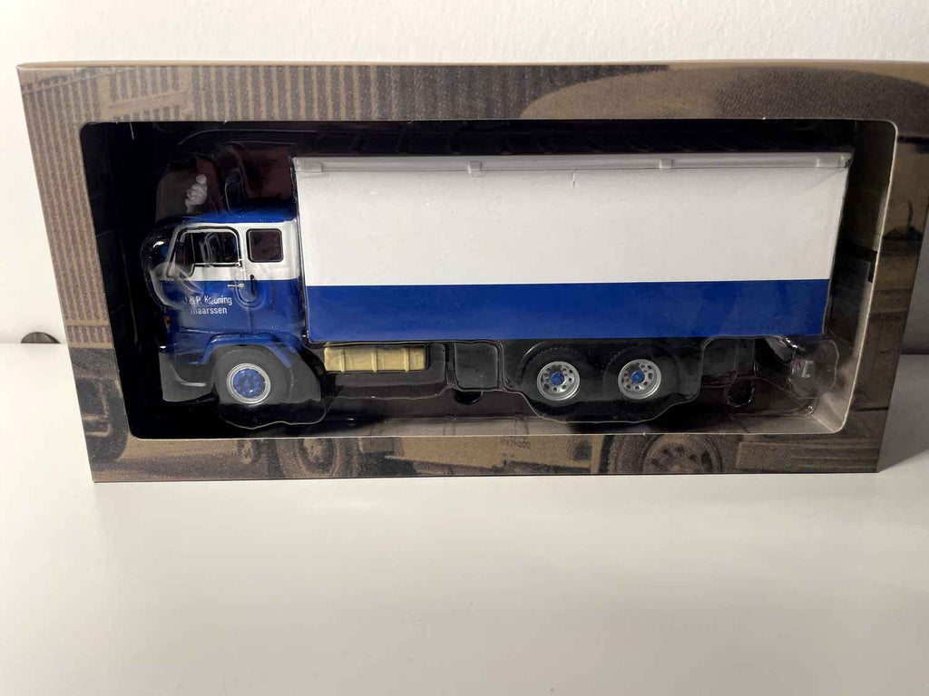 Volvo F88 Blau-weißer Lkw