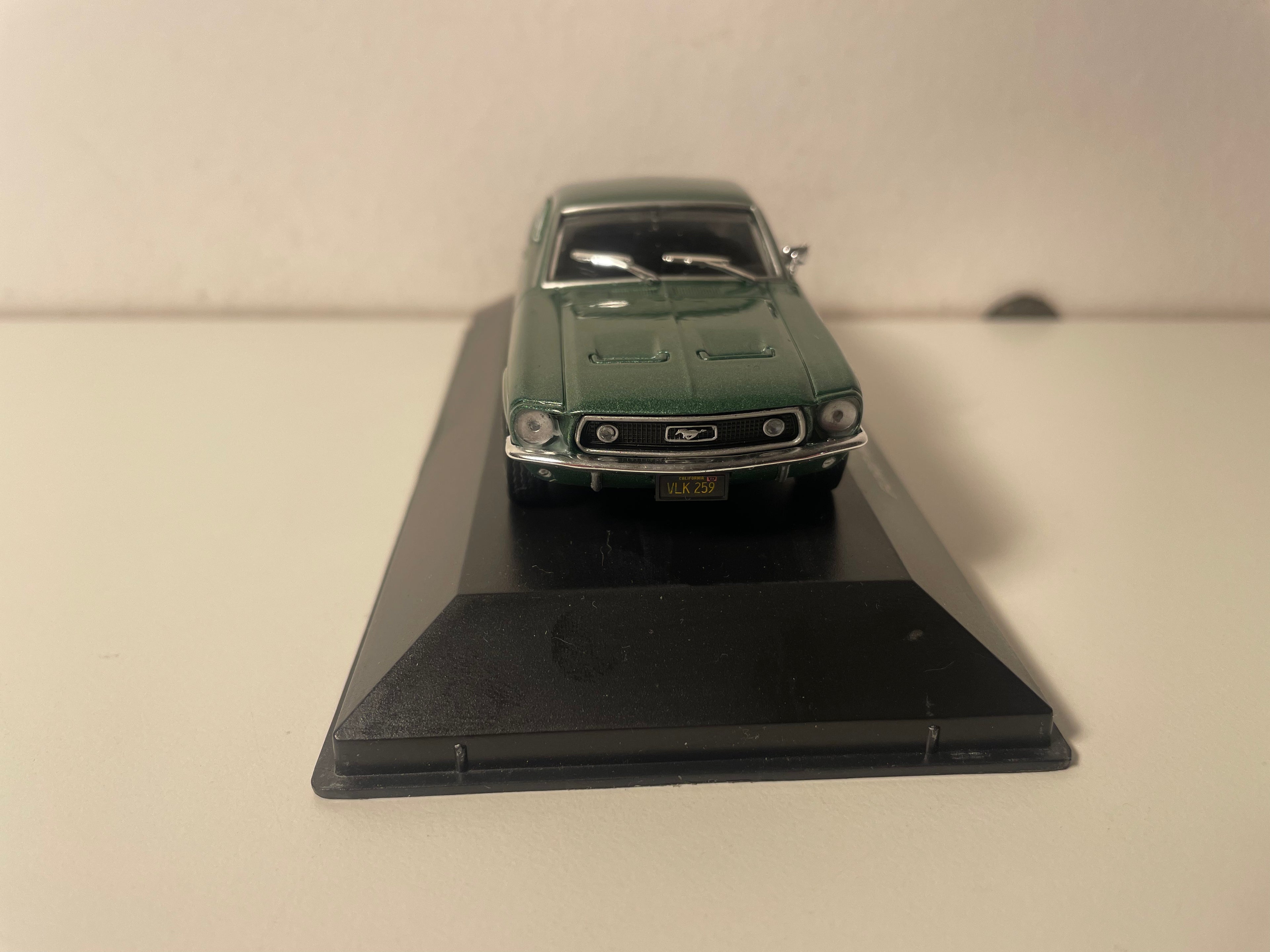 Ford Mustang GT 390 verde del 1968 (auto americana)