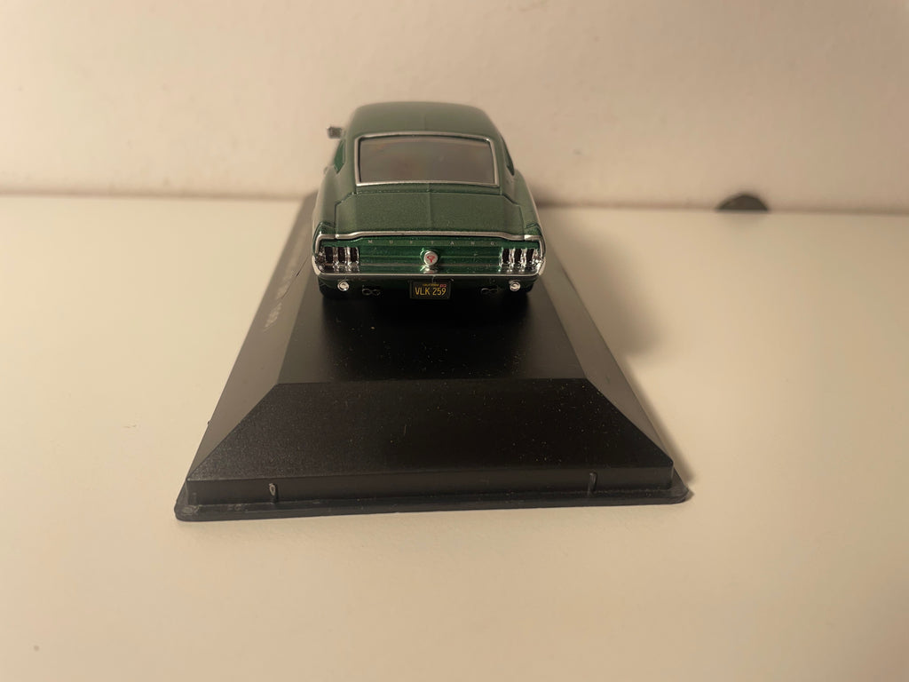 Ford Mustang GT 390 verde del 1968 (auto americana)