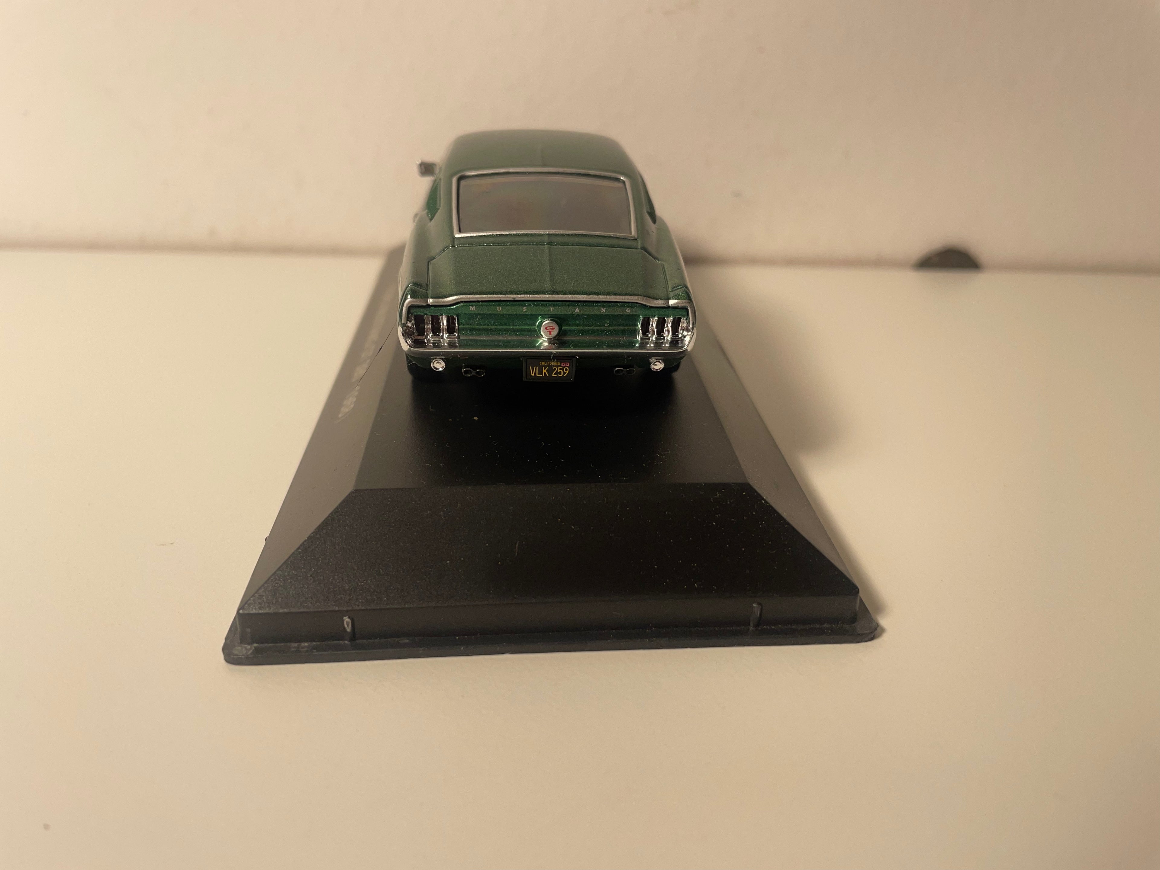 Ford Mustang GT 390 verde del 1968 (auto americana)