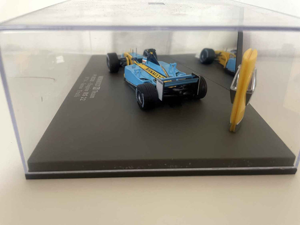 Renault F1 Team R 202 - Silnik RS 22 niebiesko-żółty numer 14 - Jarno Trulli - Formuła 1