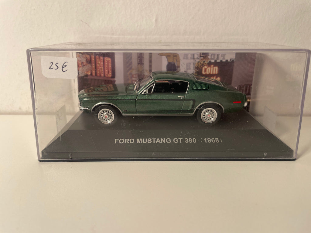 Ford Mustang GT 390 verde del 1968 (auto americana)