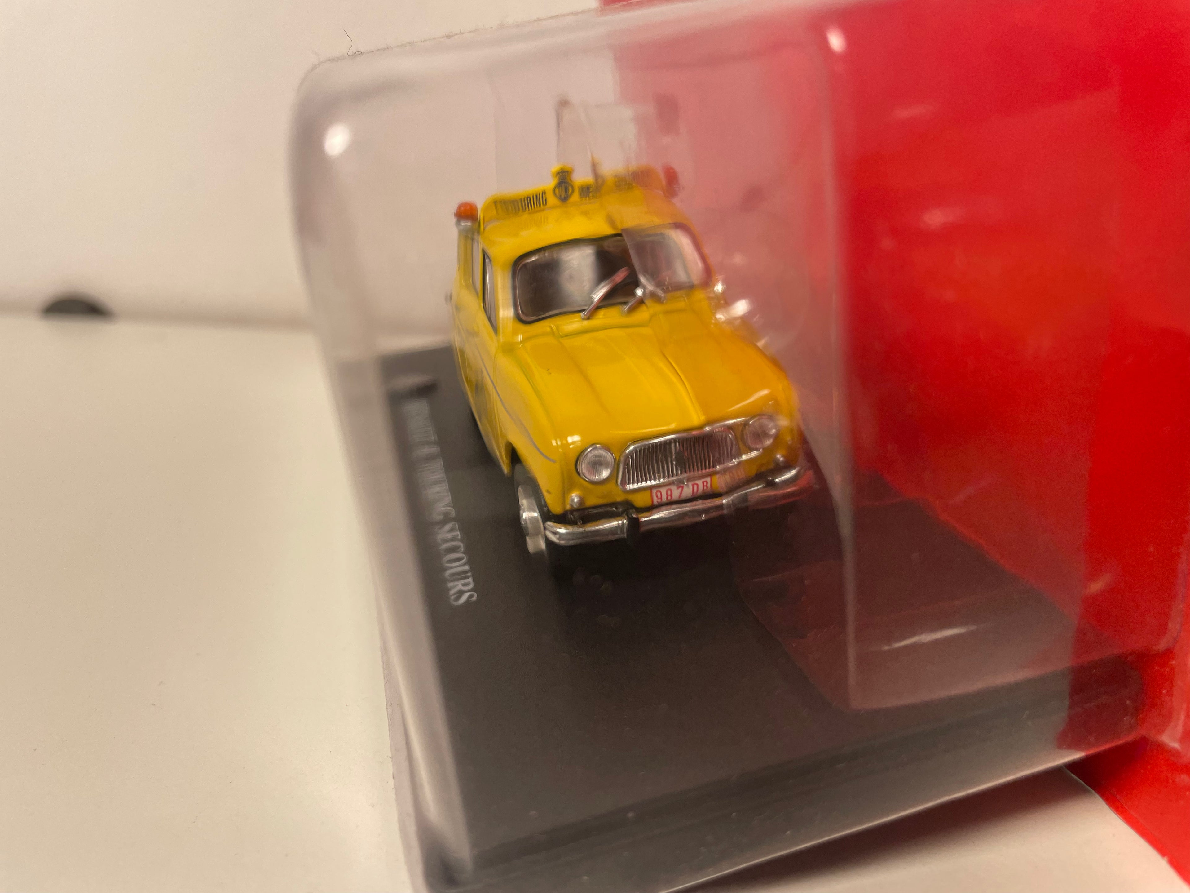 Renault 4L Touring Yellow Rescue