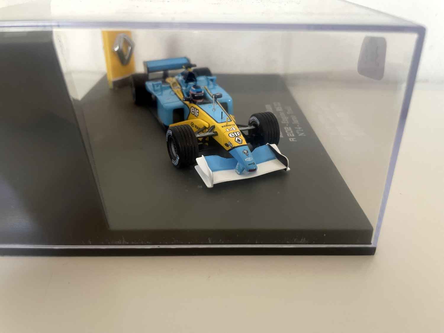 Renault F1 Team R 202 - Silnik RS 22 niebiesko-żółty numer 14 - Jarno Trulli - Formuła 1