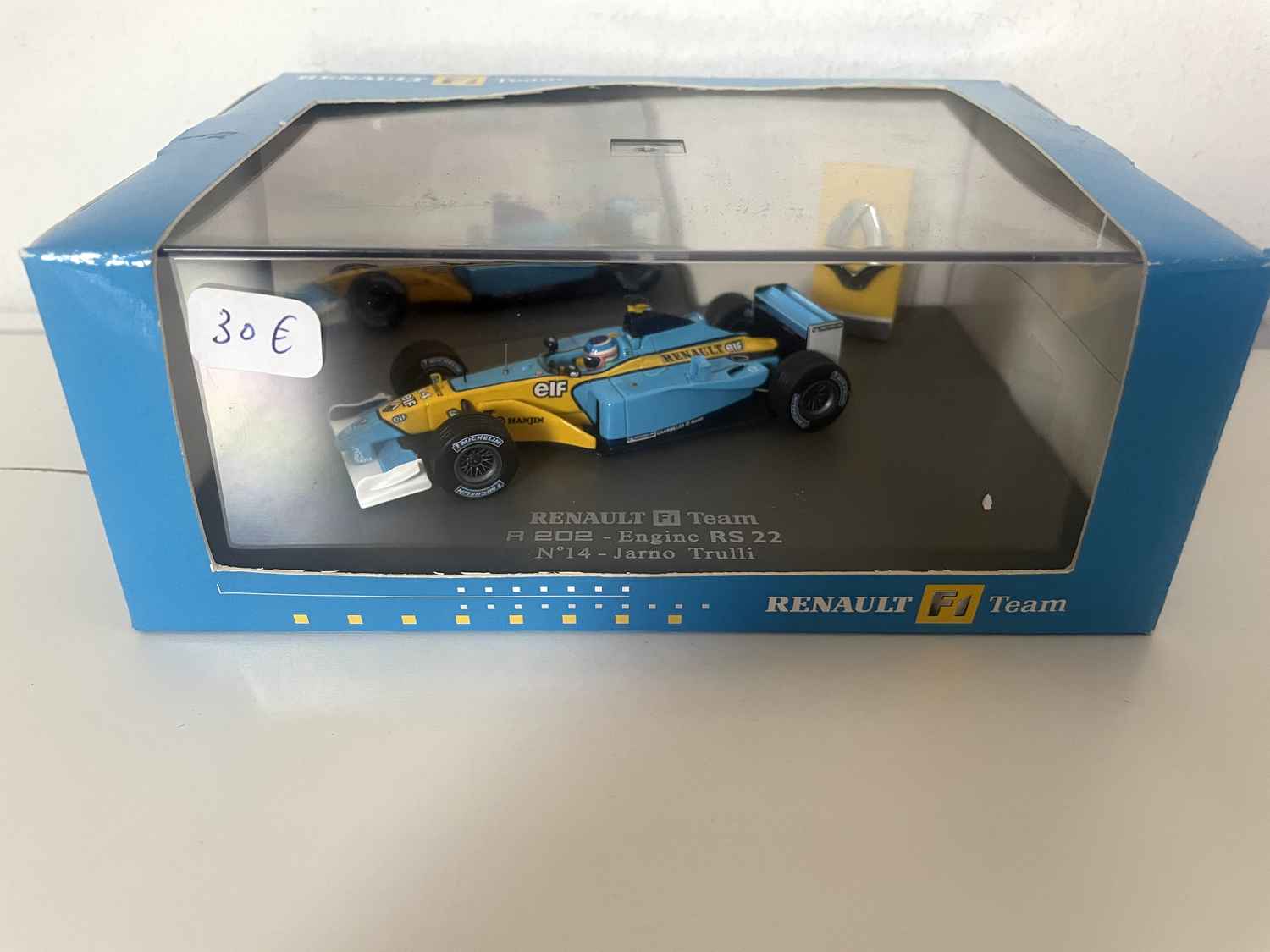 Renault F1 Team R 202 - Silnik RS 22 niebiesko-żółty numer 14 - Jarno Trulli - Formuła 1