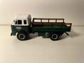 Camion FNM D-9500 Brasinca (Brasile 1657) camion verde e bianco con pianale con sponde - FRETES scritto sulla porta