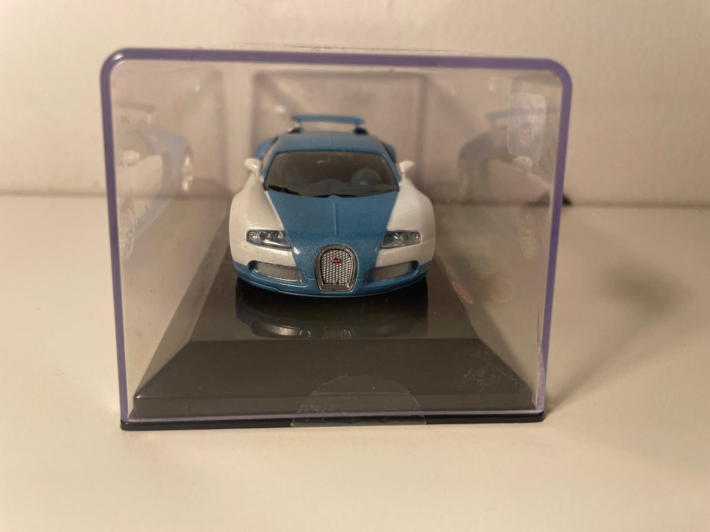 Bugatti Veyron 16.4 bleue et grise de 2005