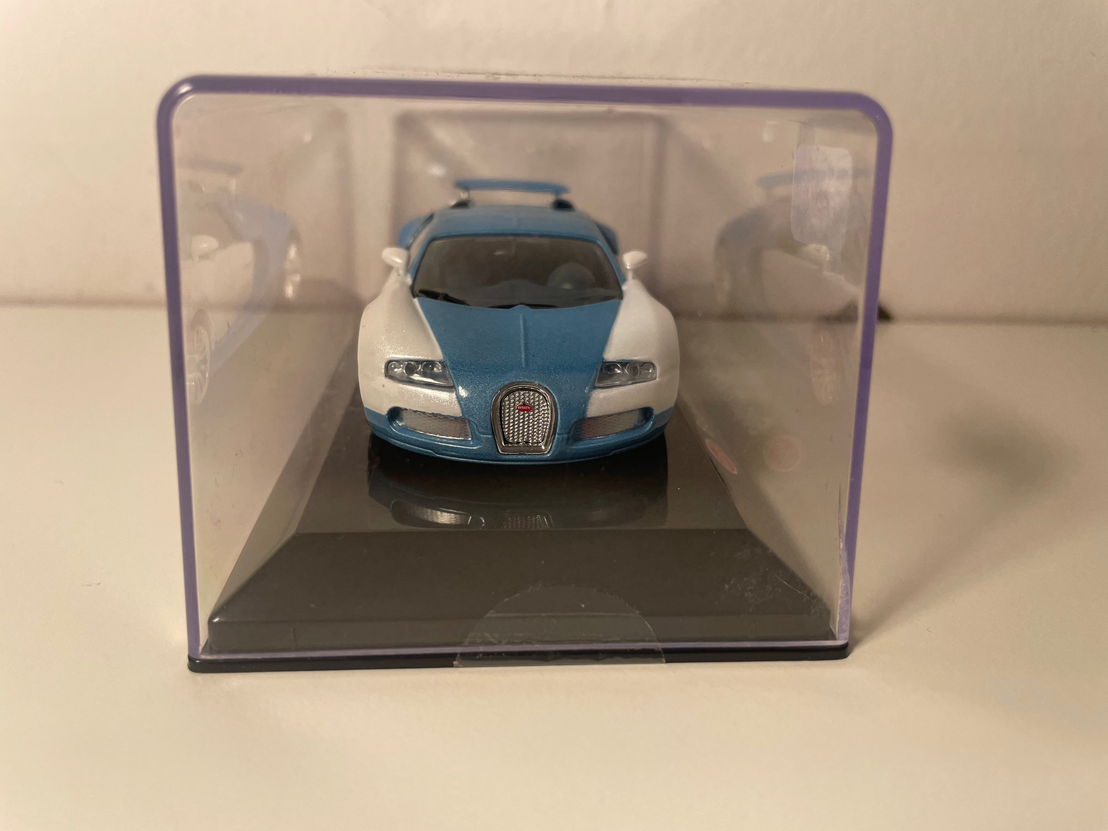 Bugatti Veyron 16.4 bleue et grise de 2005