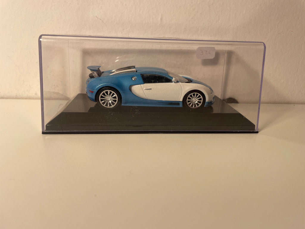 Bugatti Veyron 16.4 bleue et grise de 2005