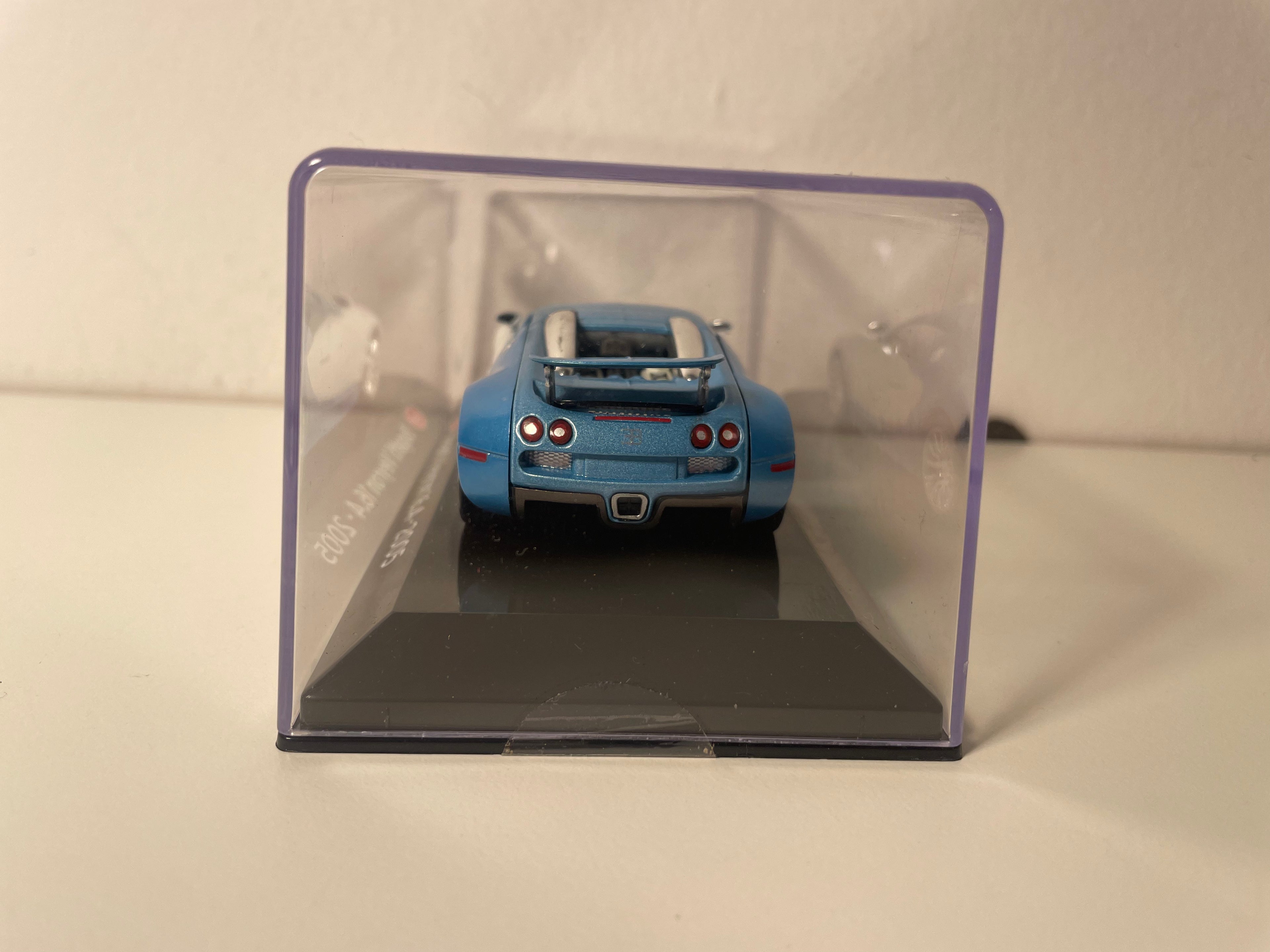 Bugatti Veyron 16.4 bleue et grise de 2005